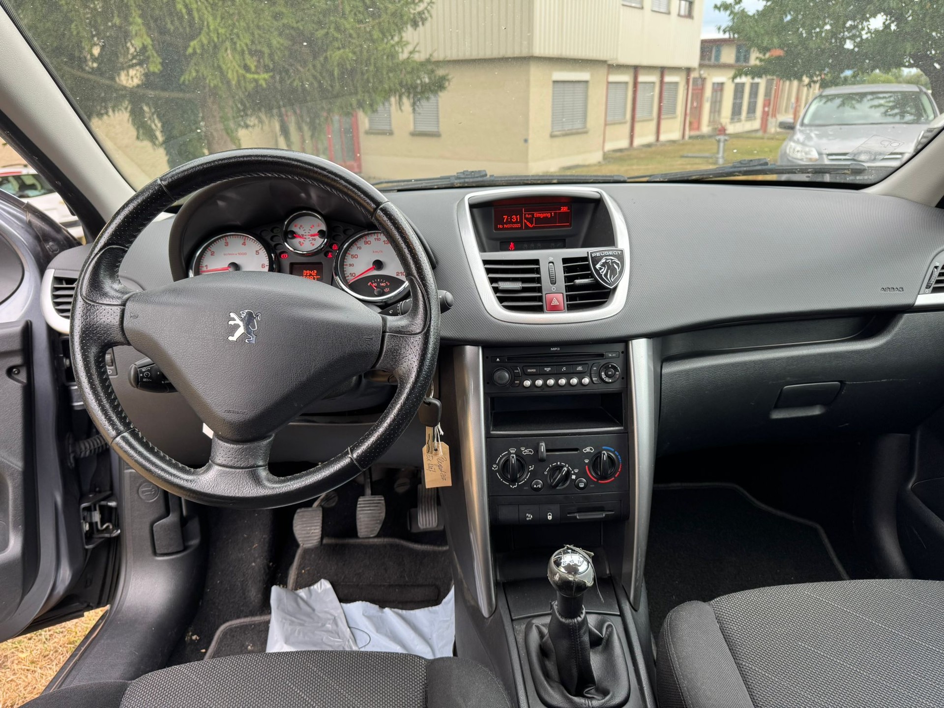 PEUGEOT 207 1.6 16V Sport-image-9