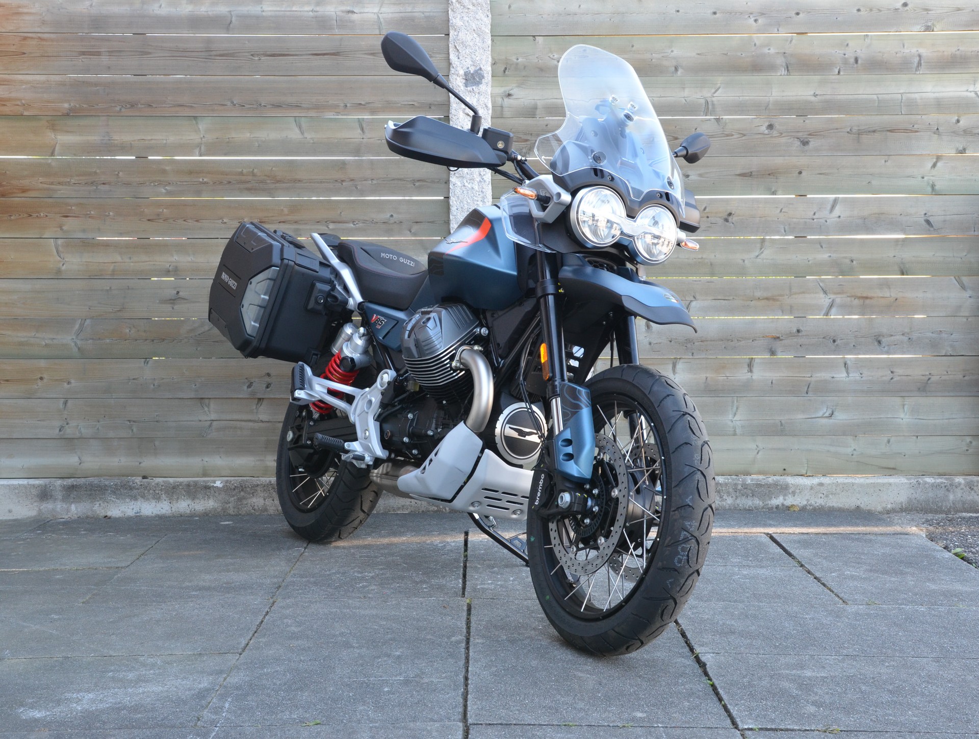 MOTO GUZZI V85 TT Travel E5+-image-3