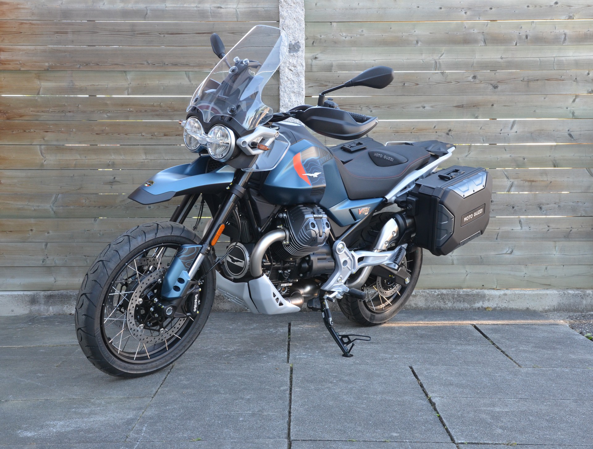 MOTO GUZZI V85 TT Travel E5+-image-1