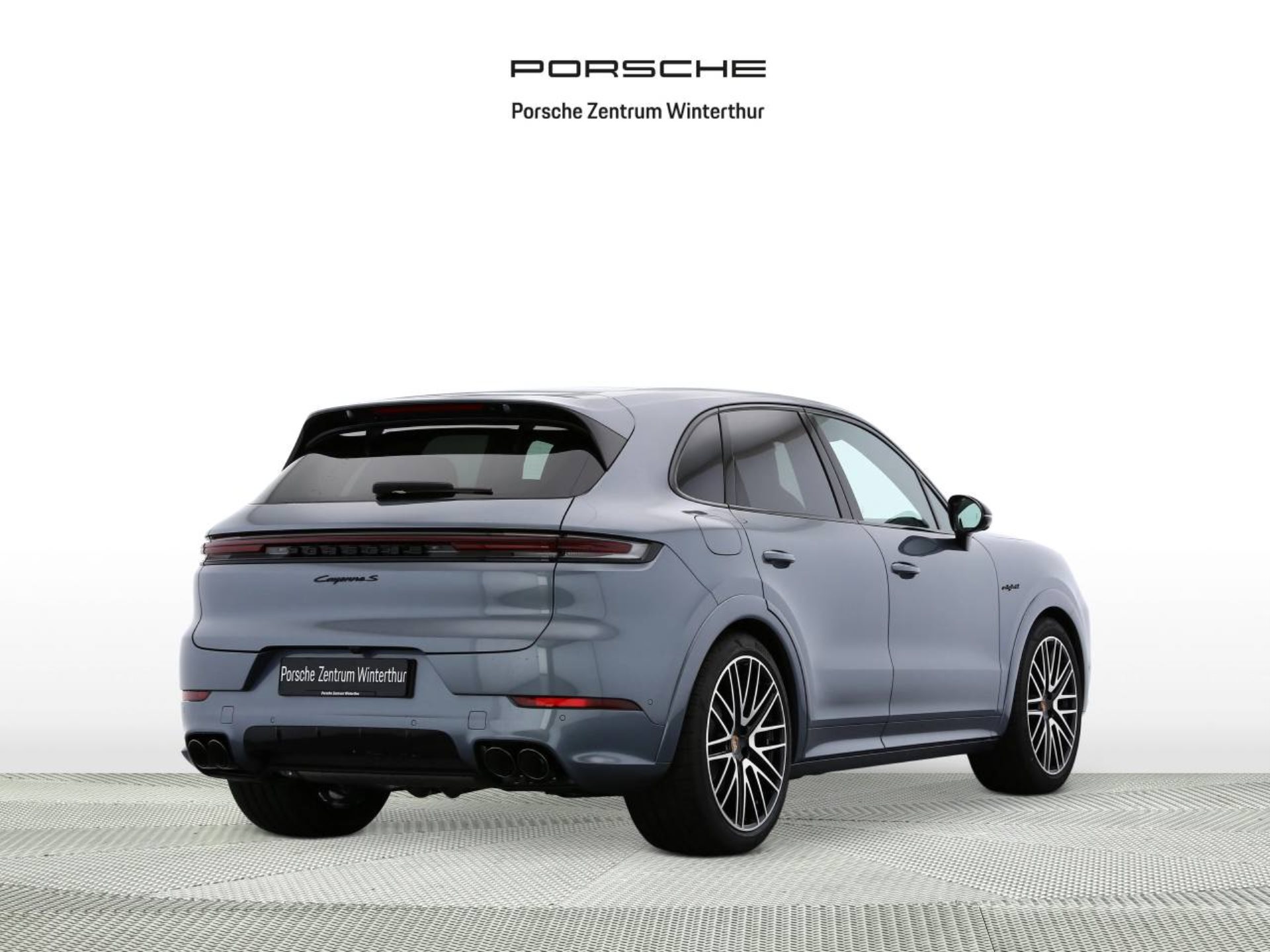 PORSCHE Cayenne S E-Hybrid Black Edition-showroom-element-2
