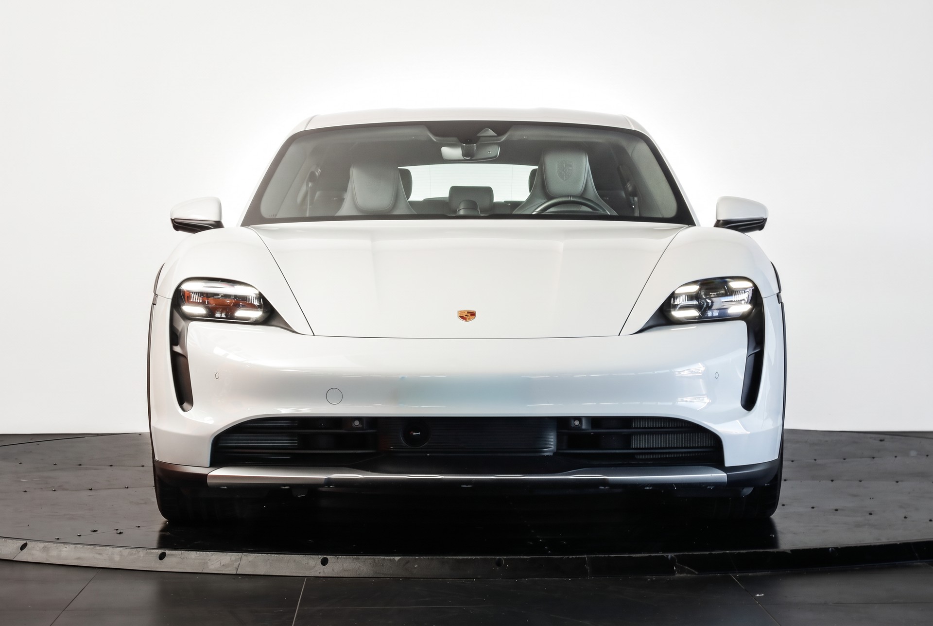 PORSCHE Taycan 4 Cross Turismo Performance Battery Plus / Pack Sport Chrono /-showroom-element-1