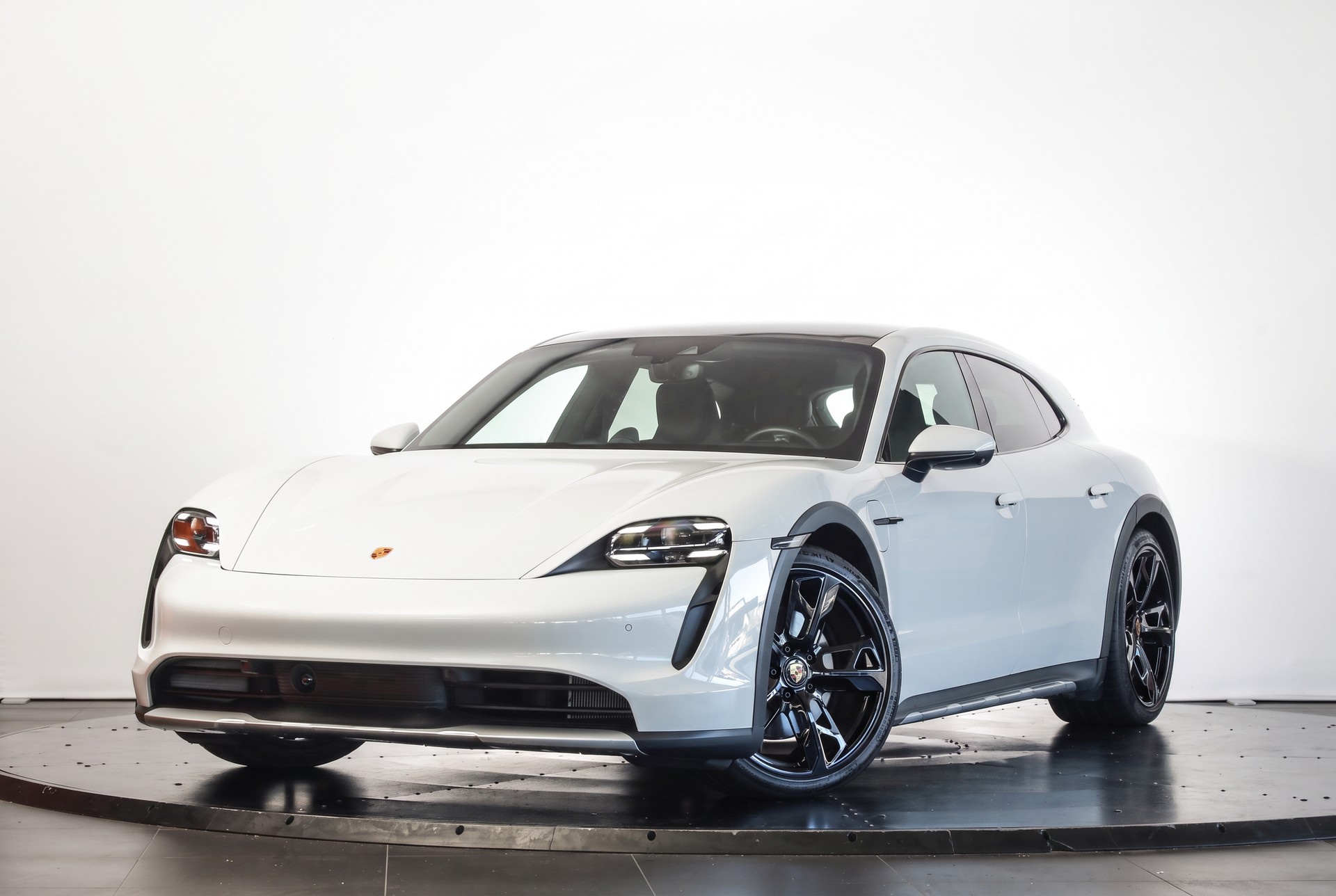 PORSCHE Taycan 4 Cross Turismo Performance Battery Plus / Pack Sport Chrono /-showroom-element-3