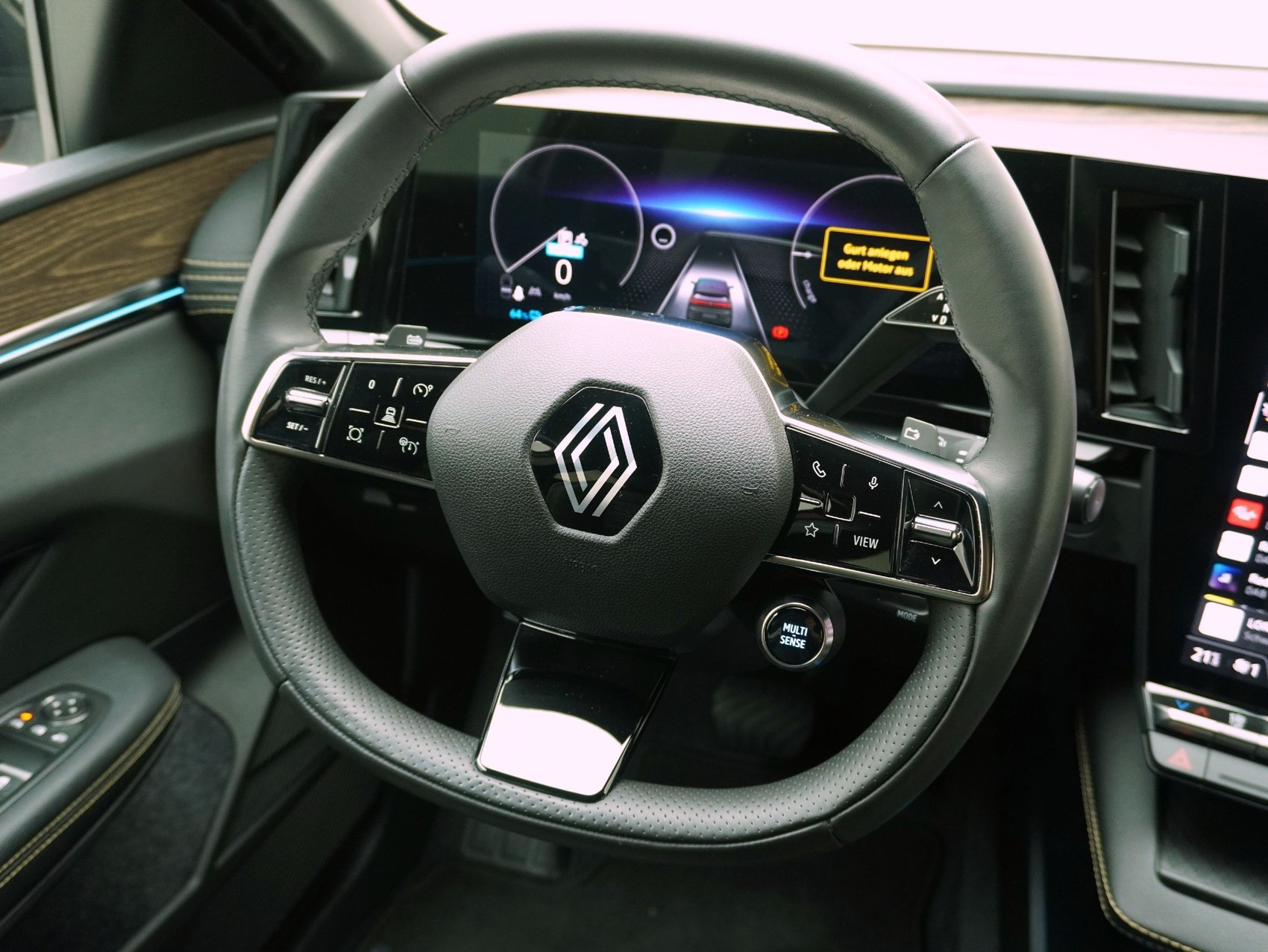 RENAULT Mégane E-Tech iconic-image-10