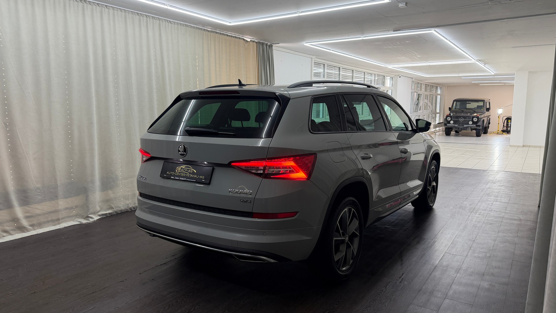 SKODA Kodiaq 2.0 TSI 4x4 Sport Line-showroom-element-3