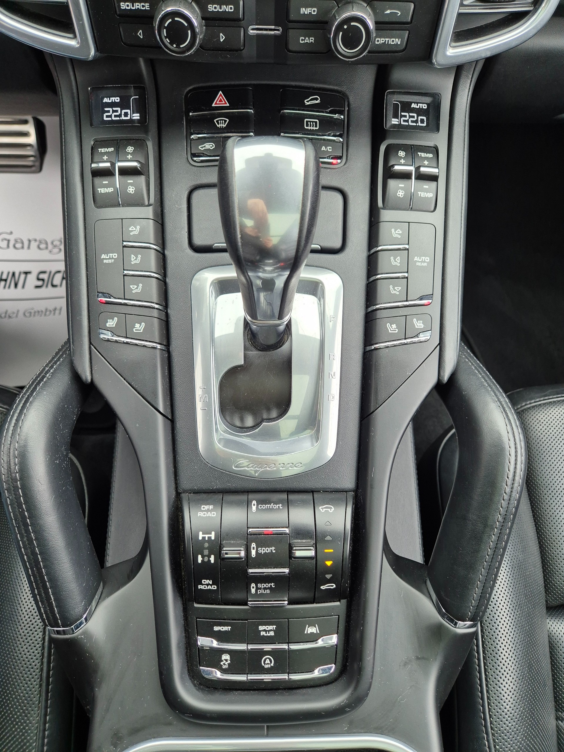 PORSCHE Cayenne Turbo-image-25