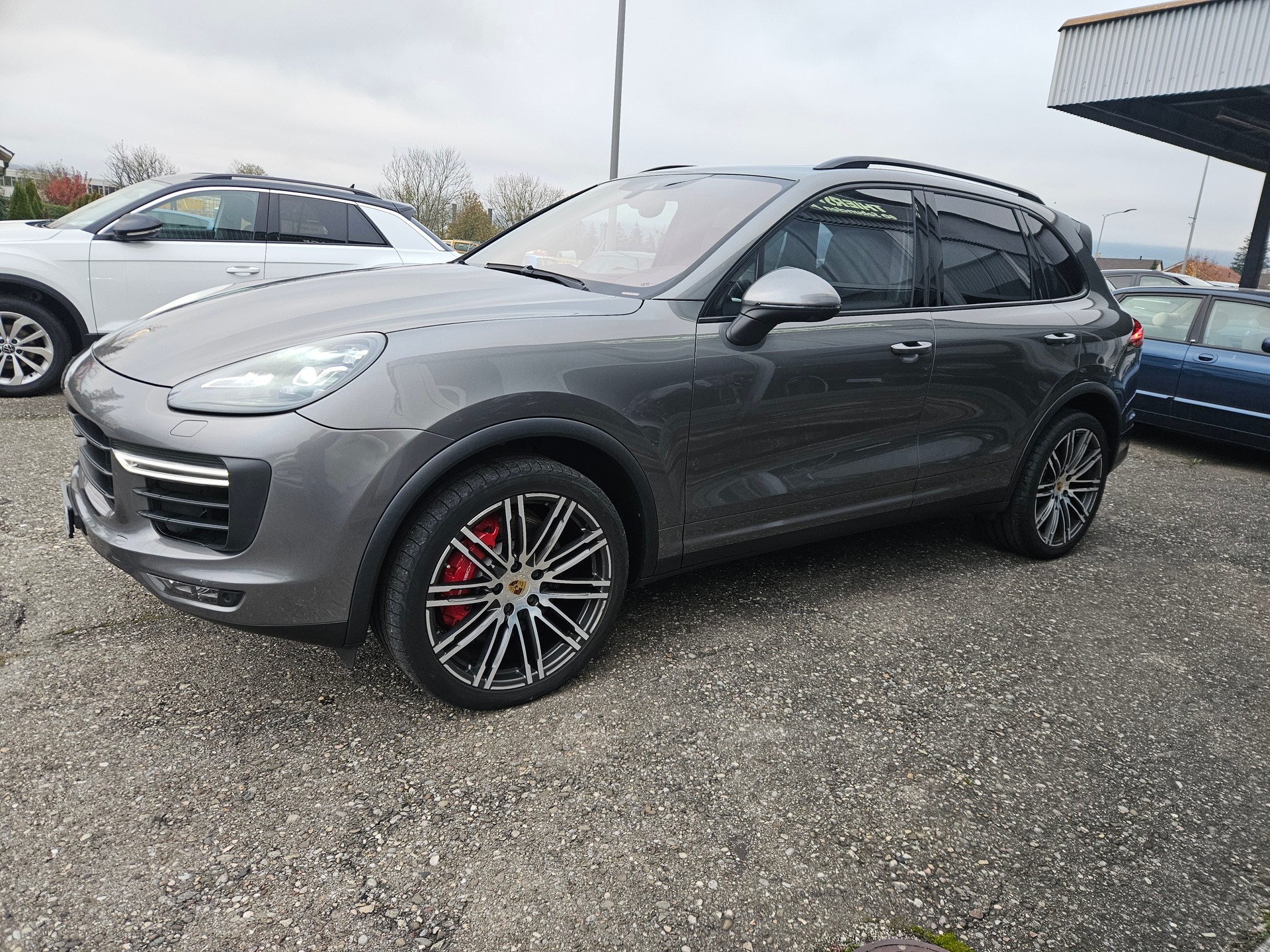 PORSCHE Cayenne Turbo-image-31