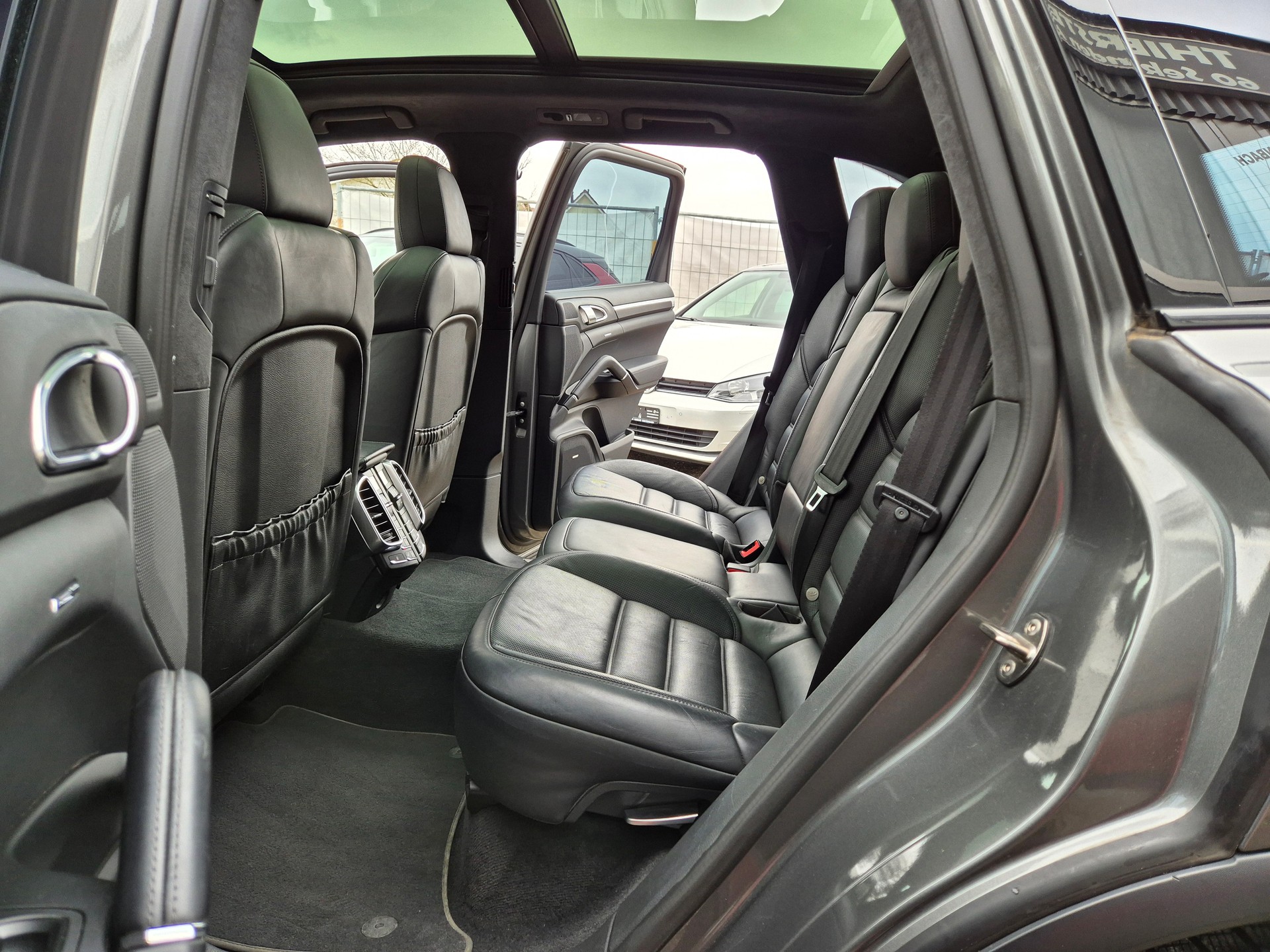PORSCHE Cayenne Turbo-image-13