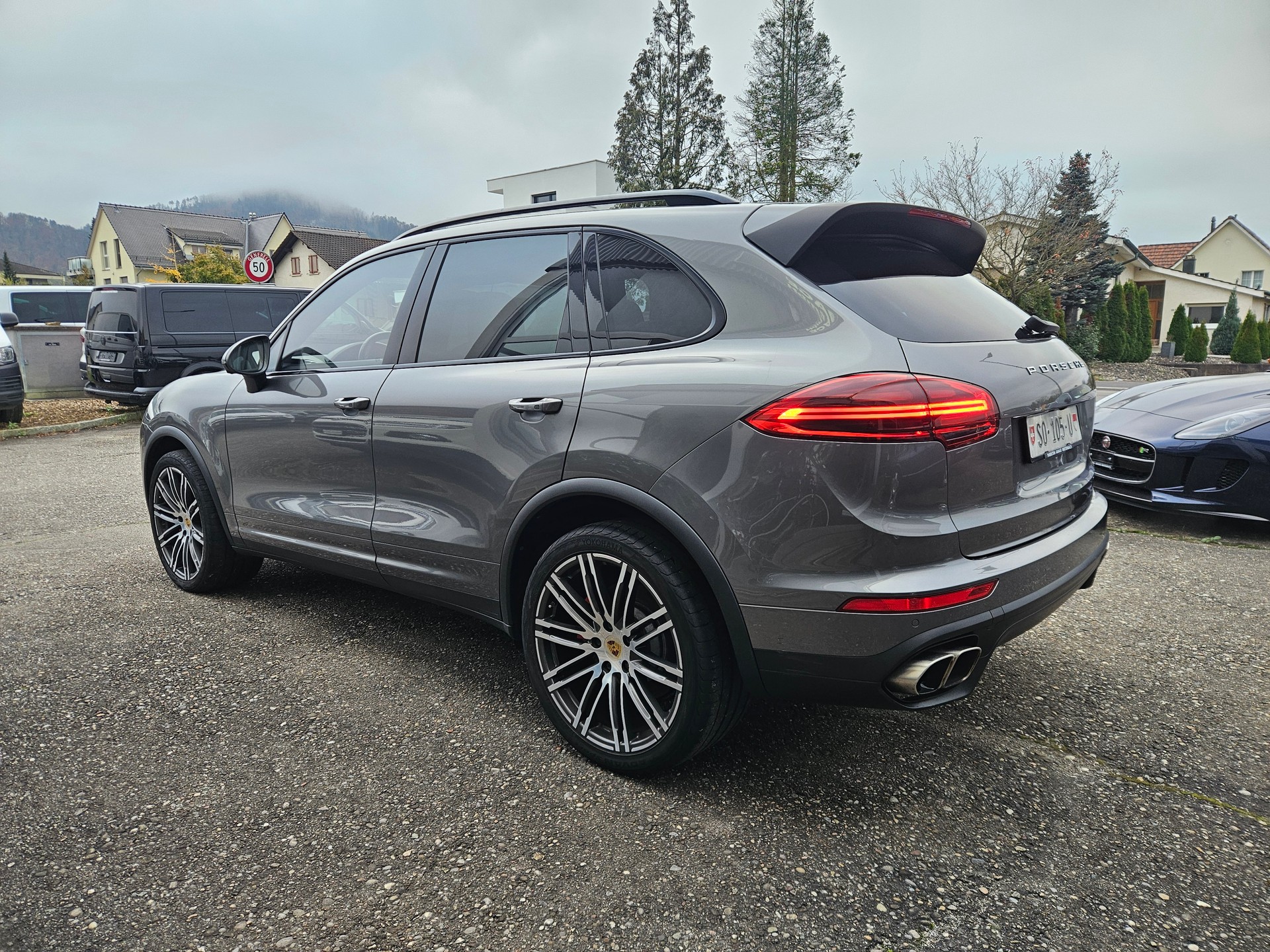 PORSCHE Cayenne Turbo-image-4