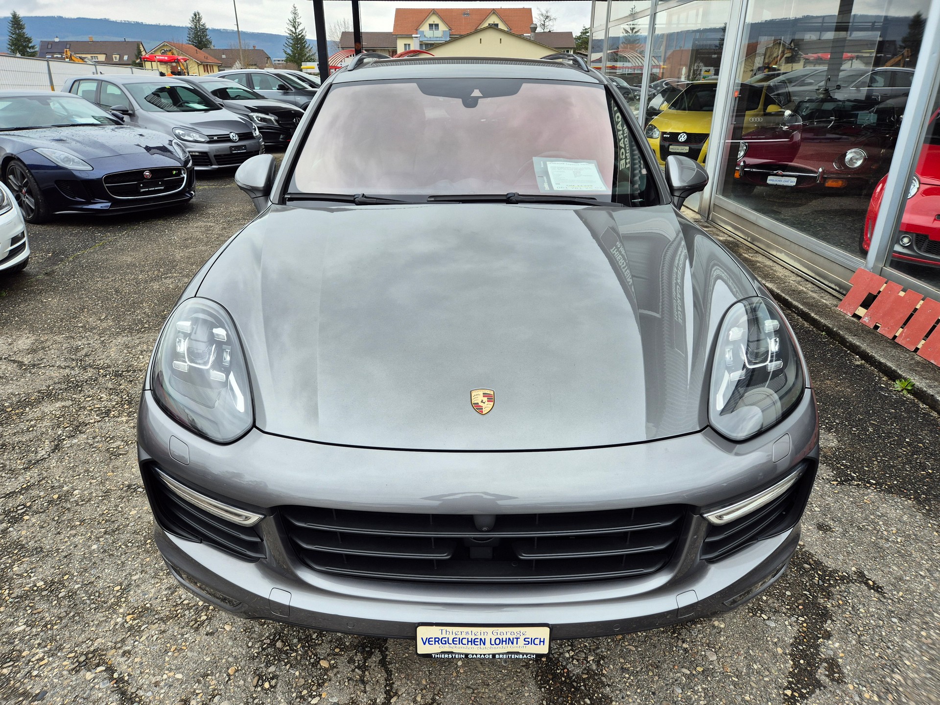 PORSCHE Cayenne Turbo-showroom-element-2