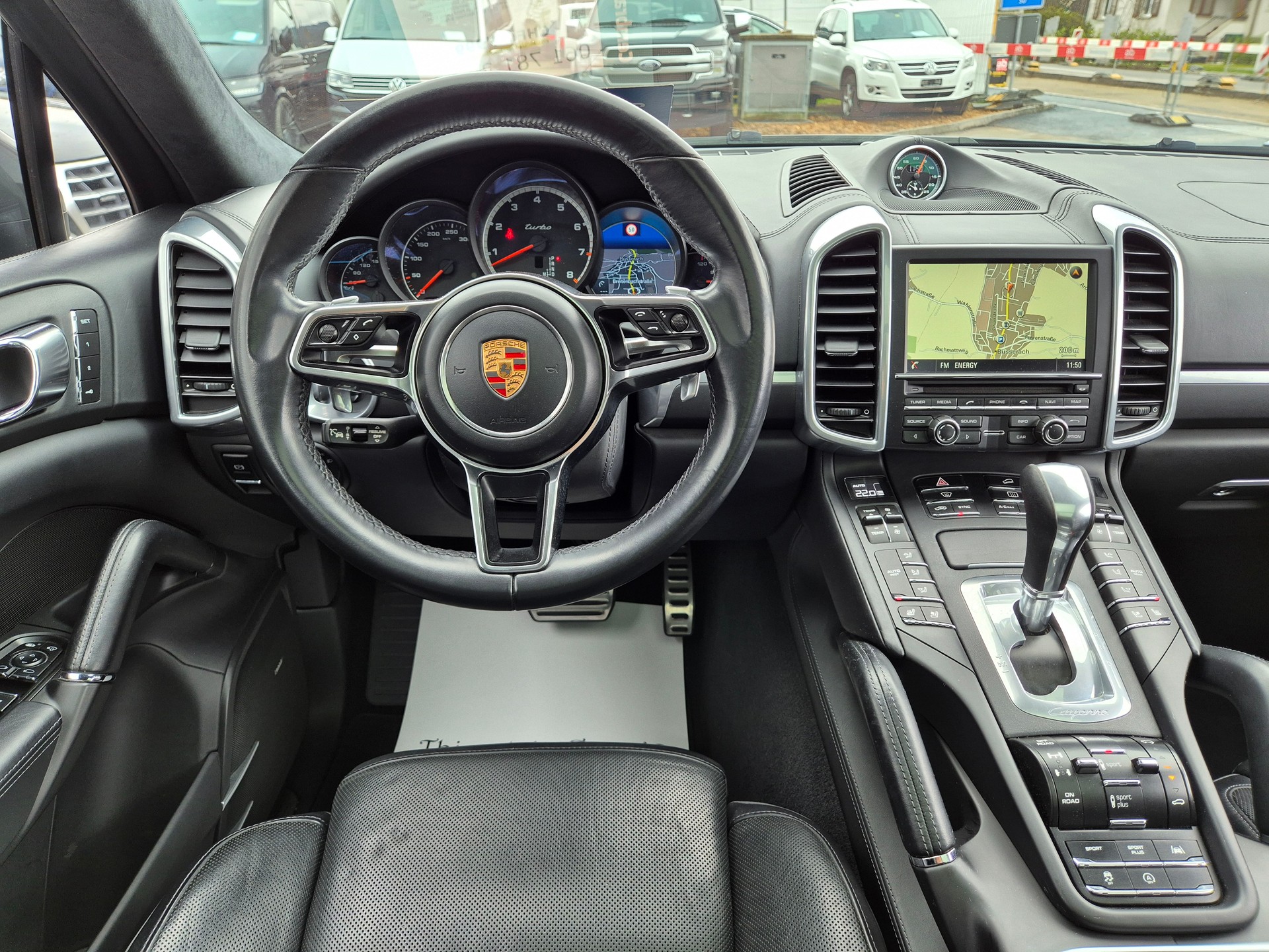 PORSCHE Cayenne Turbo-image-17