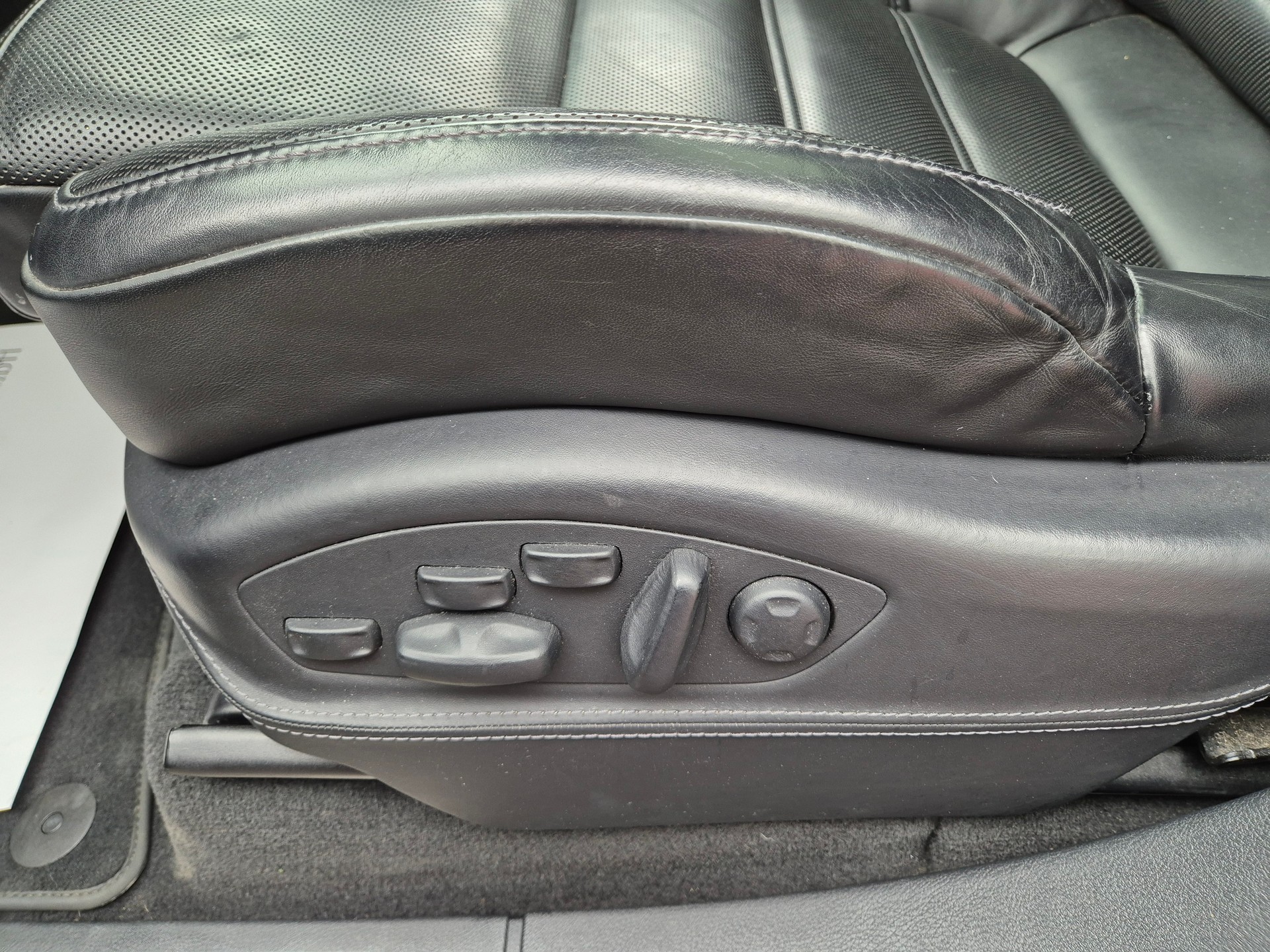 PORSCHE Cayenne Turbo-image-29