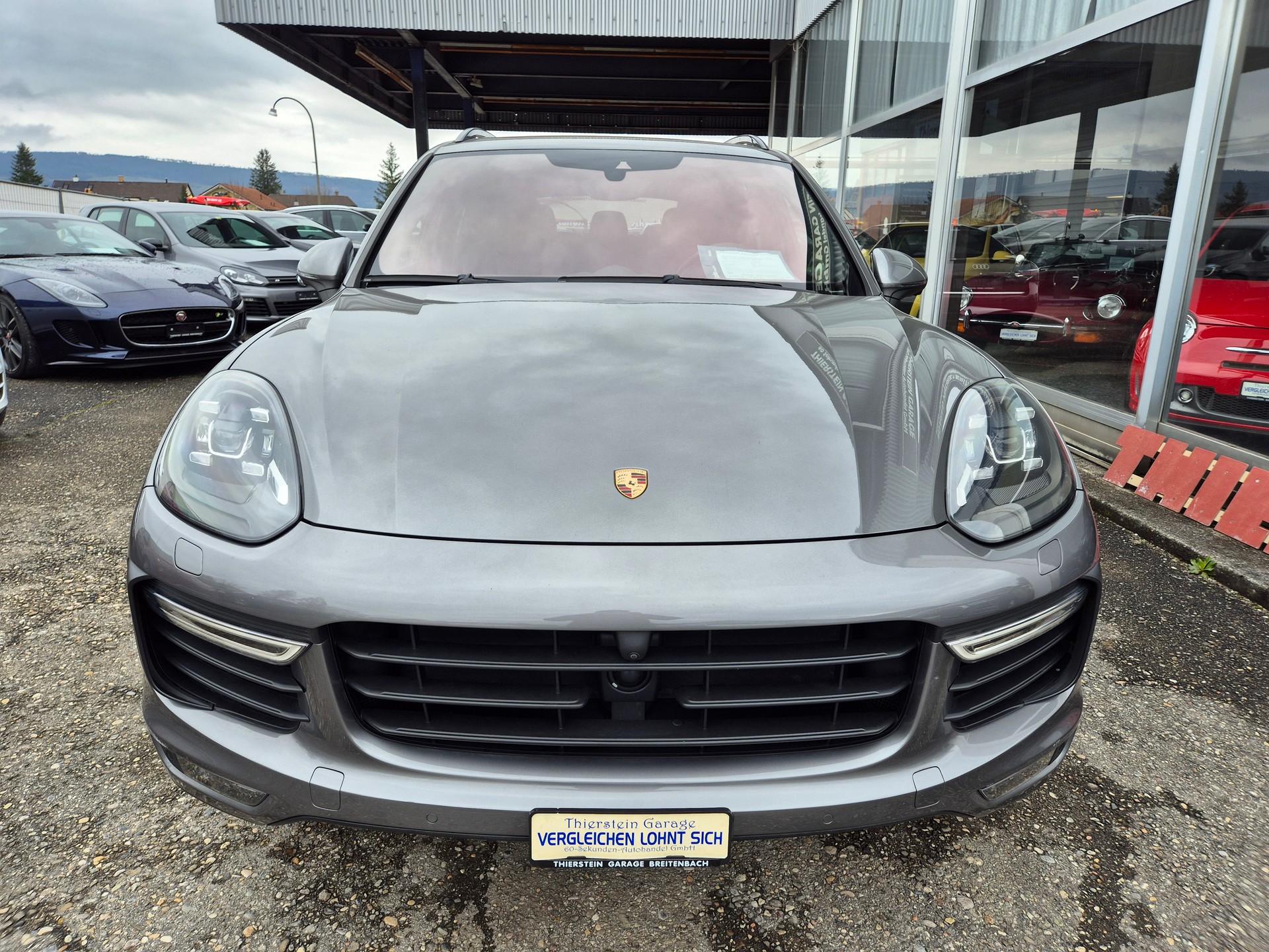 PORSCHE Cayenne Turbo-showroom-element-1