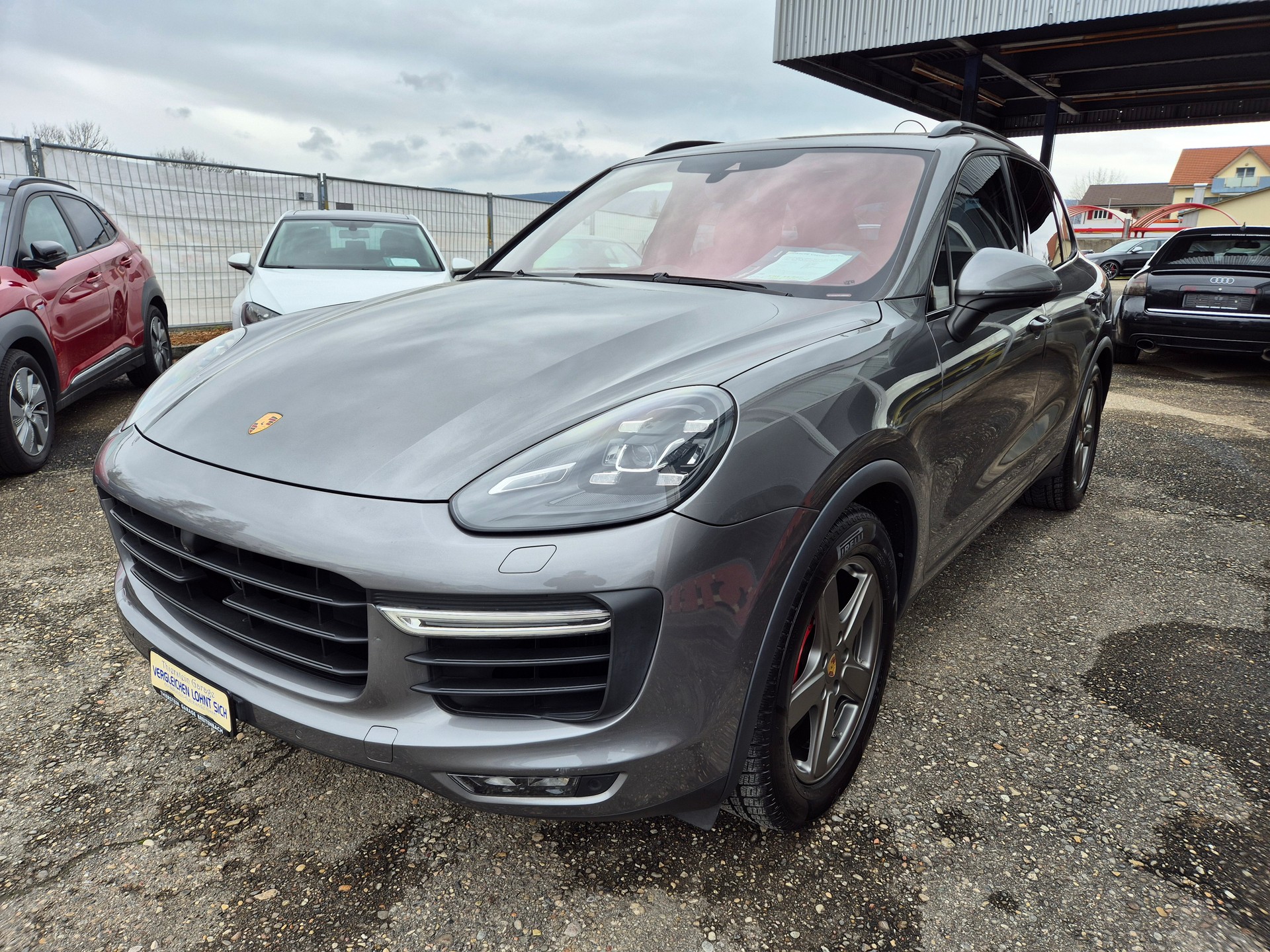 PORSCHE Cayenne Turbo-showroom-element-3