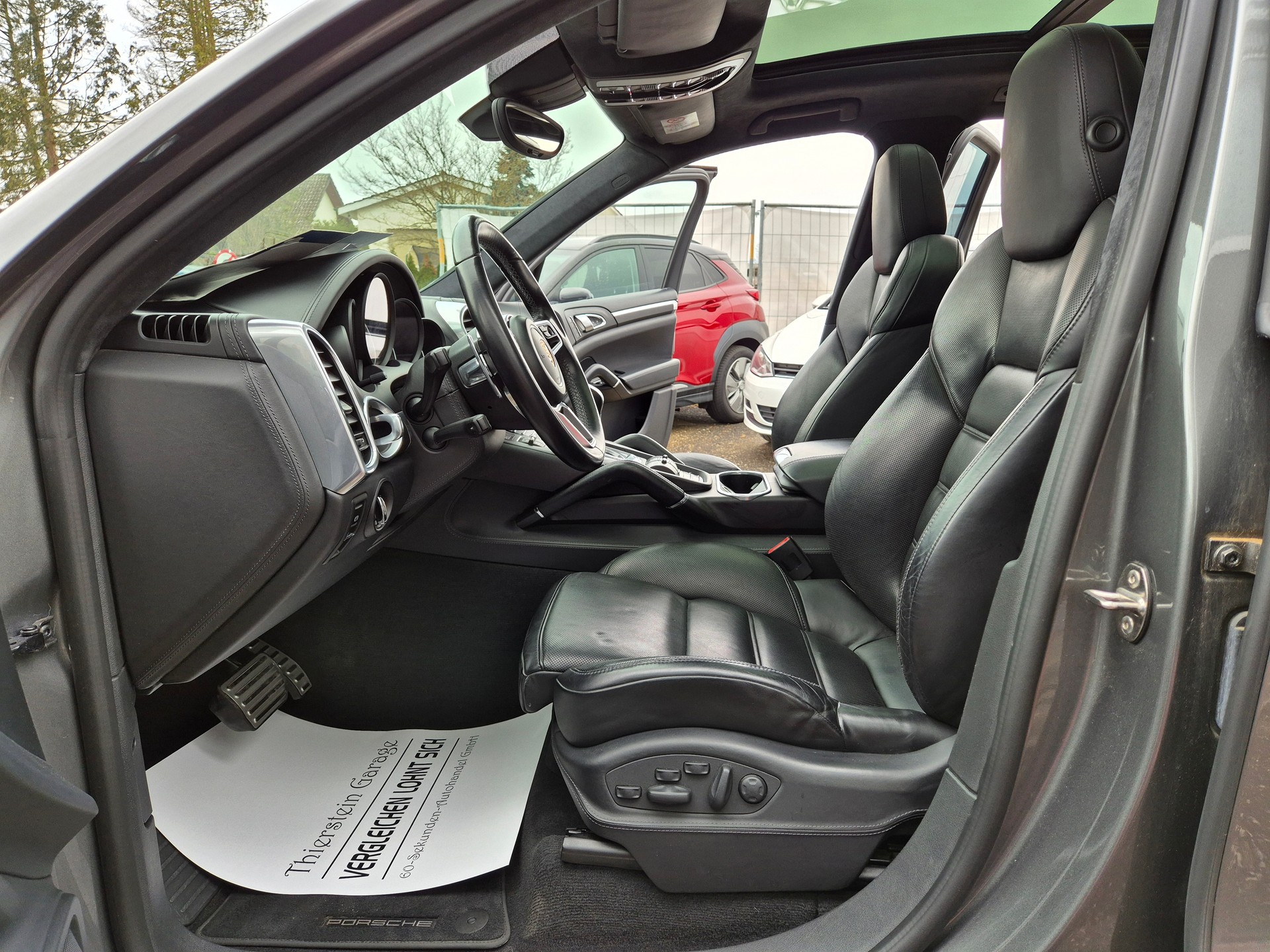 PORSCHE Cayenne Turbo-image-12