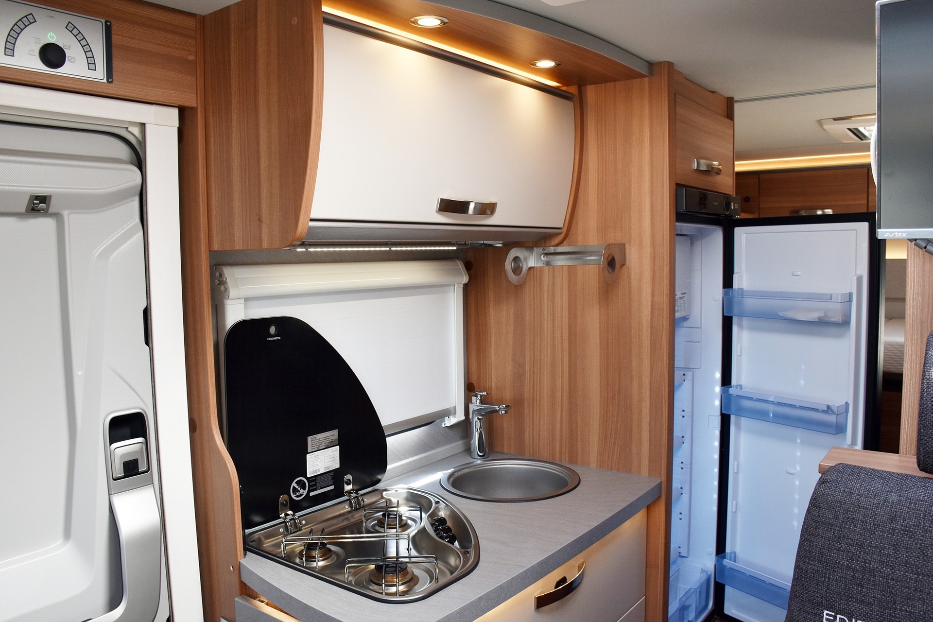 WEINSBERG CARACOMPACT 600 MEG PEPPER EDITION 2,0 HDI PEUGEOT-image-11