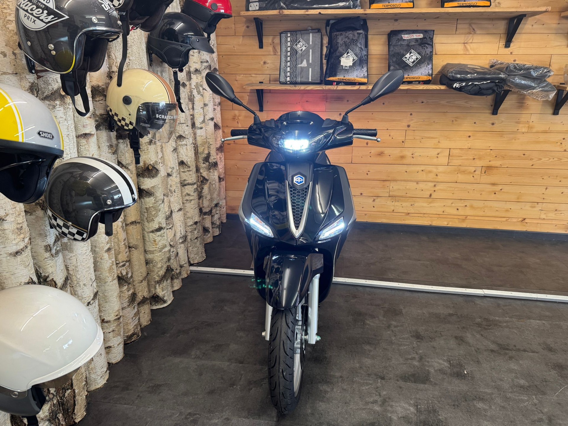 PIAGGIO Piaggio Liberty 125 ABS E5+ Nero Abisso-image-2