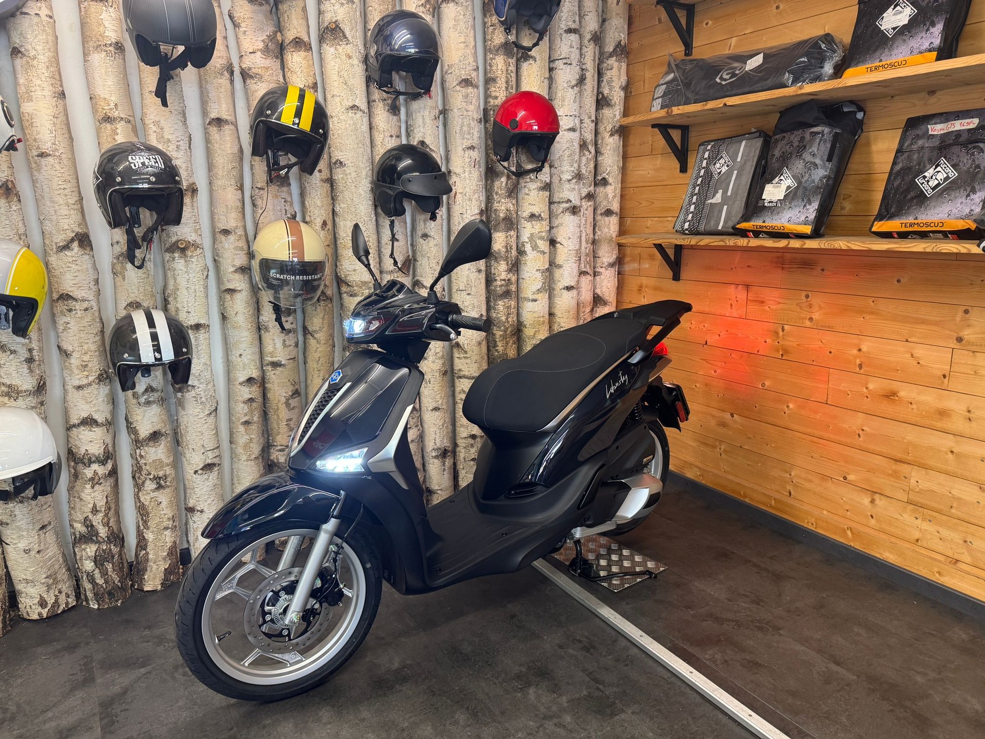 PIAGGIO Piaggio Liberty 125 ABS E5+ Nero Abisso-image-1