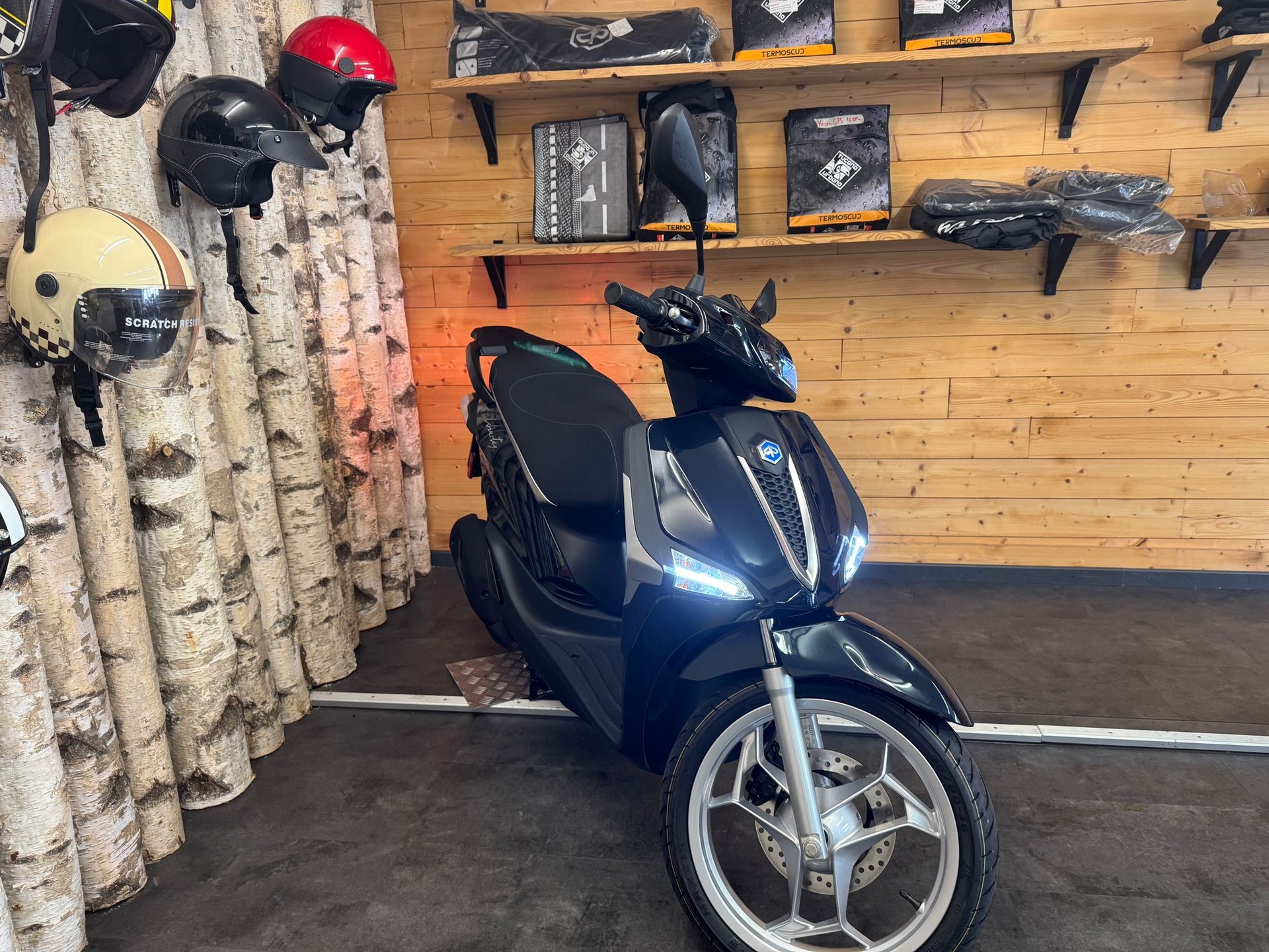 PIAGGIO Piaggio Liberty 125 ABS E5+ Nero Abisso-image-3