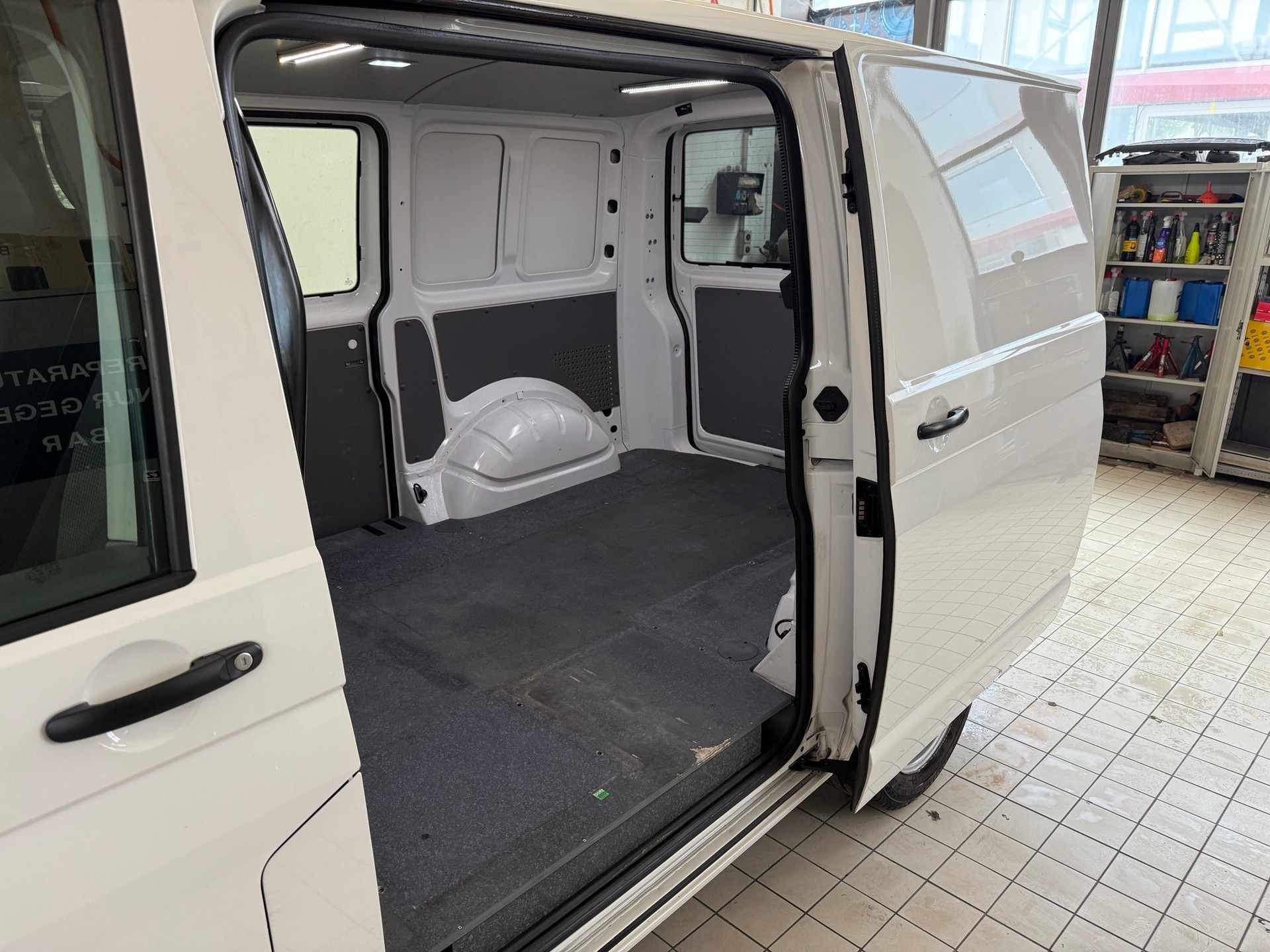 VW T6.1 2.0 TDI DSG-image-11