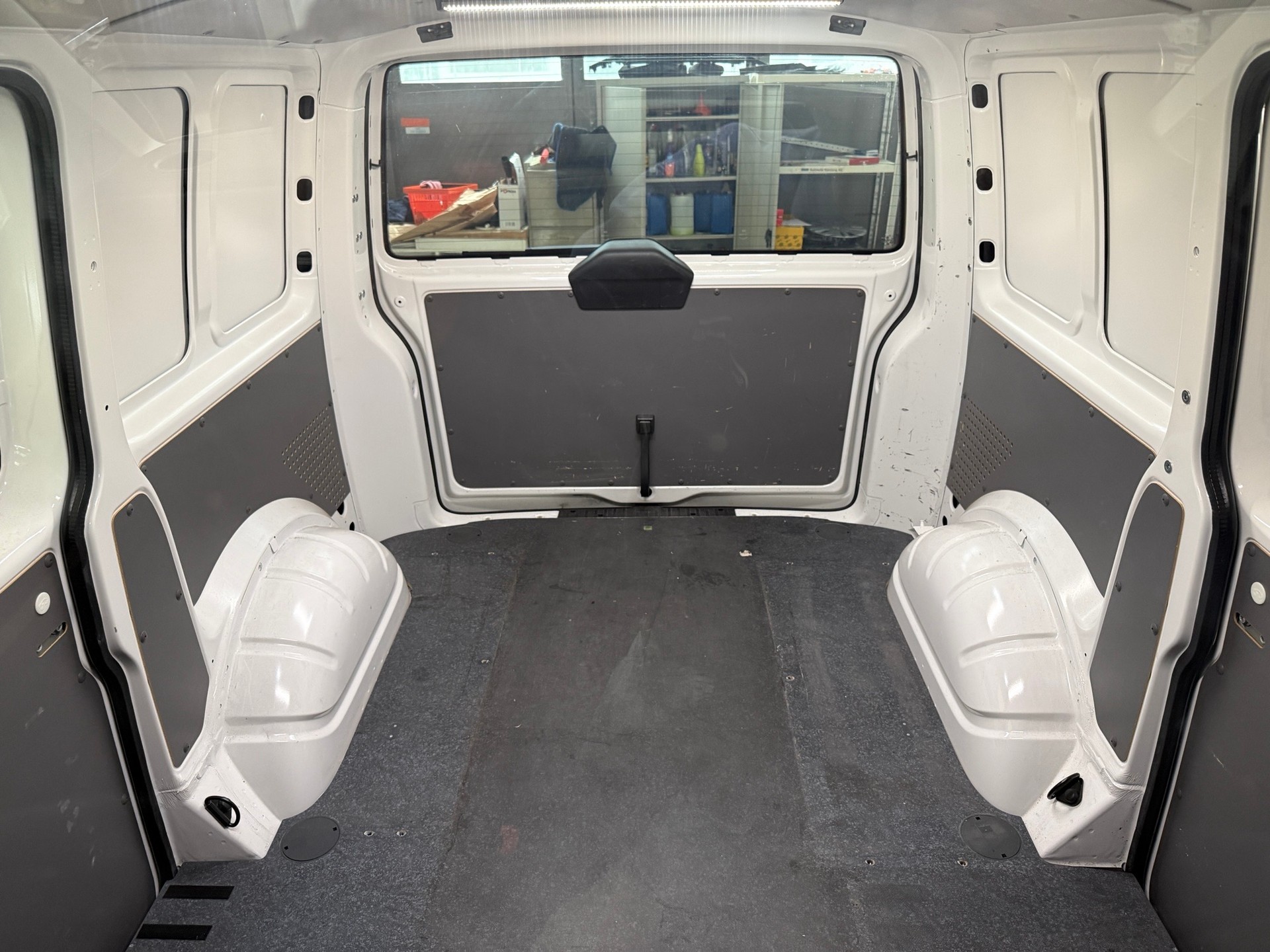 VW T6.1 2.0 TDI DSG-image-15