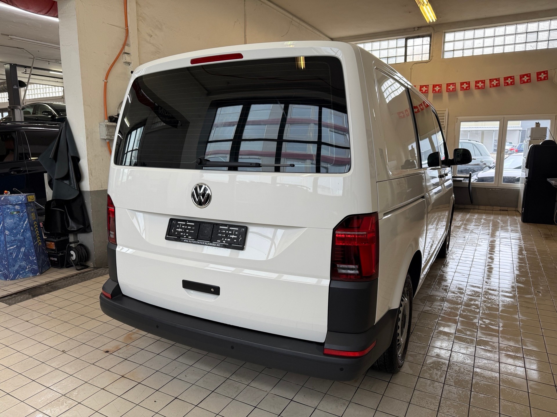 VW T6.1 2.0 TDI DSG-image-5