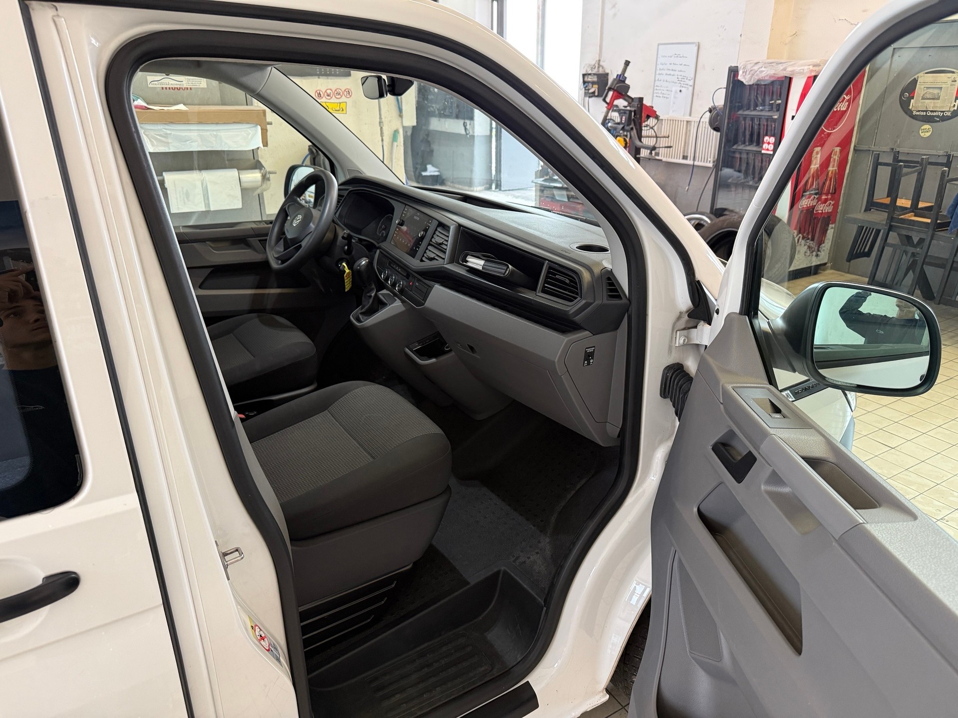 VW T6.1 2.0 TDI DSG-image-8