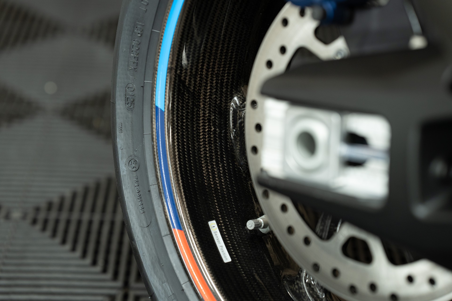 BMW M 1000 XR mit BMW Topcase-image-8
