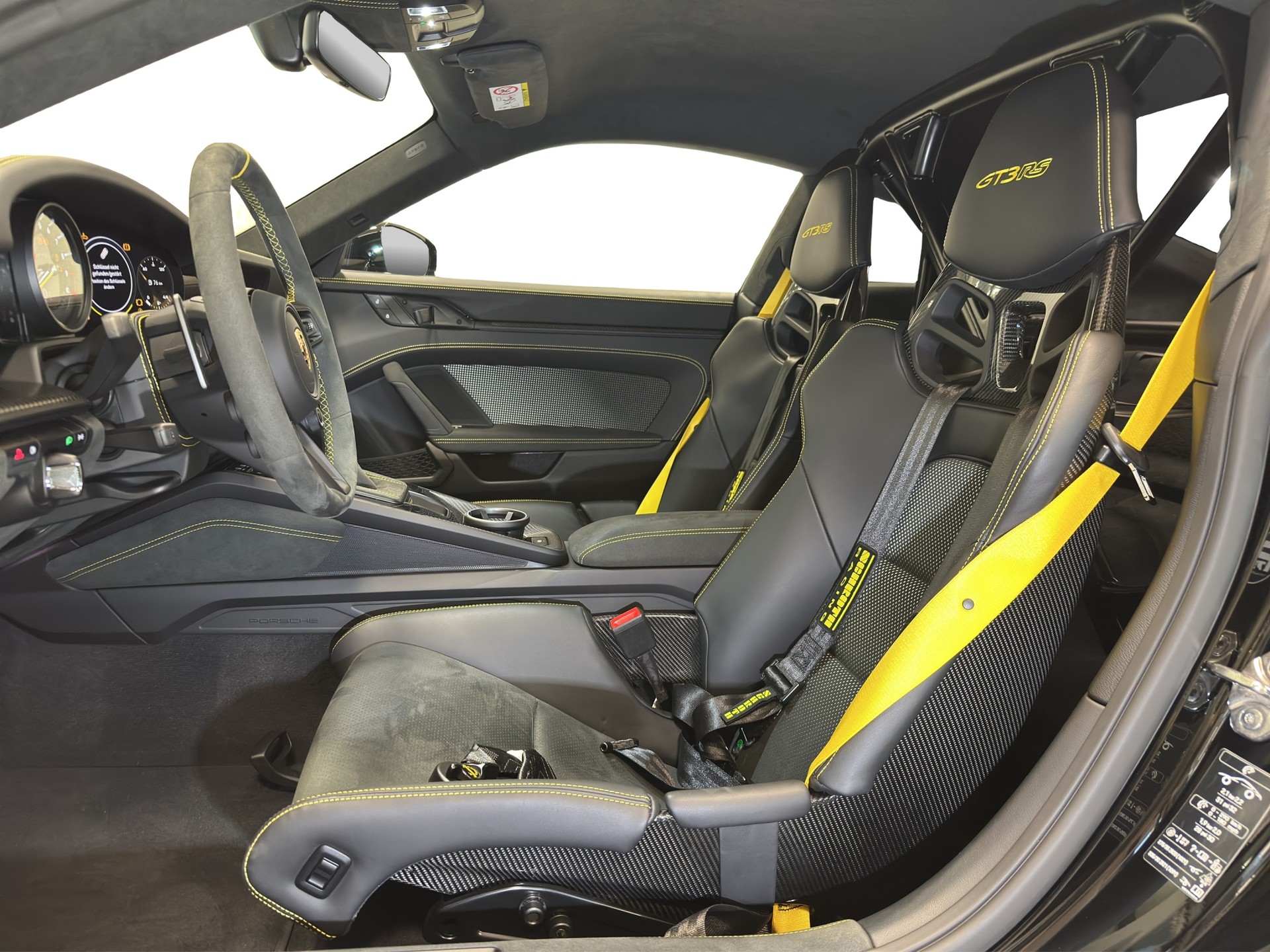 PORSCHE 911 GT3 RS-image-15