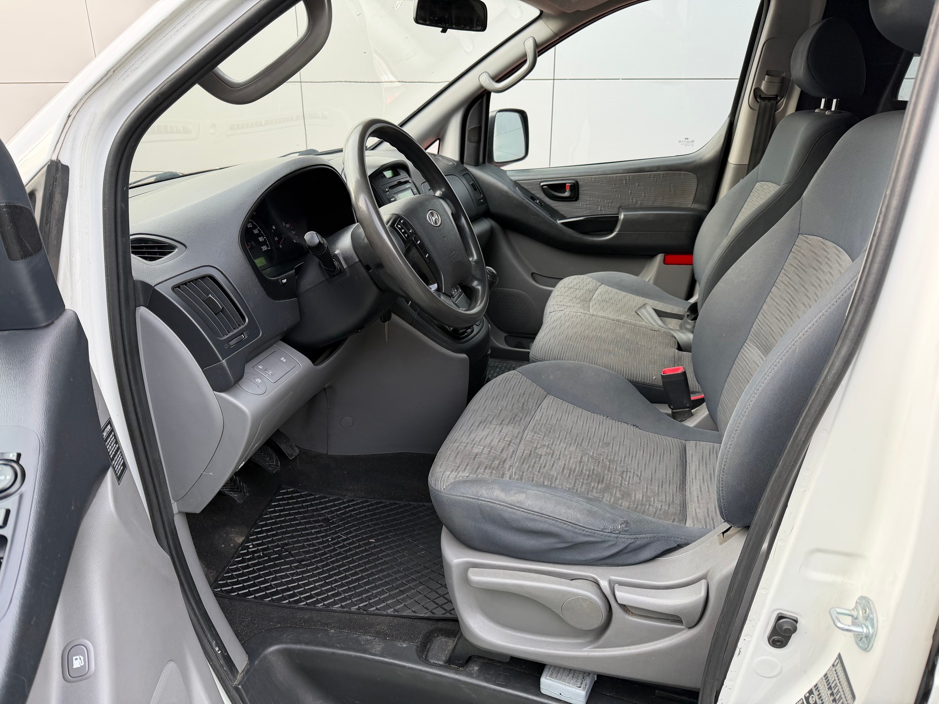 HYUNDAI H-1 Cargo 2.5 CRDi LP 6-Türen / Portes / Porte-image-8