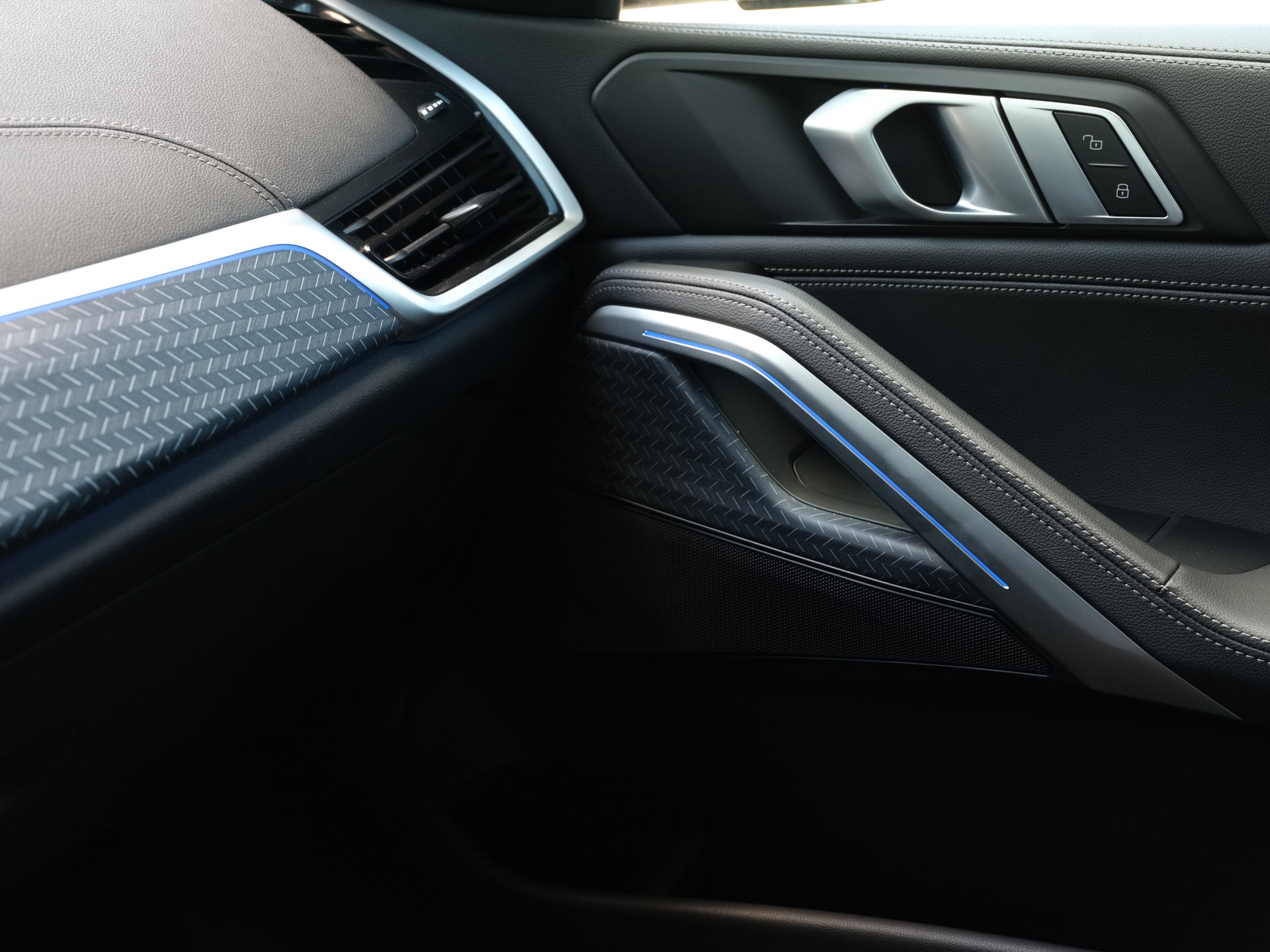 BMW X6 xDrive 48V 40d Steptronic M Sport-image-27