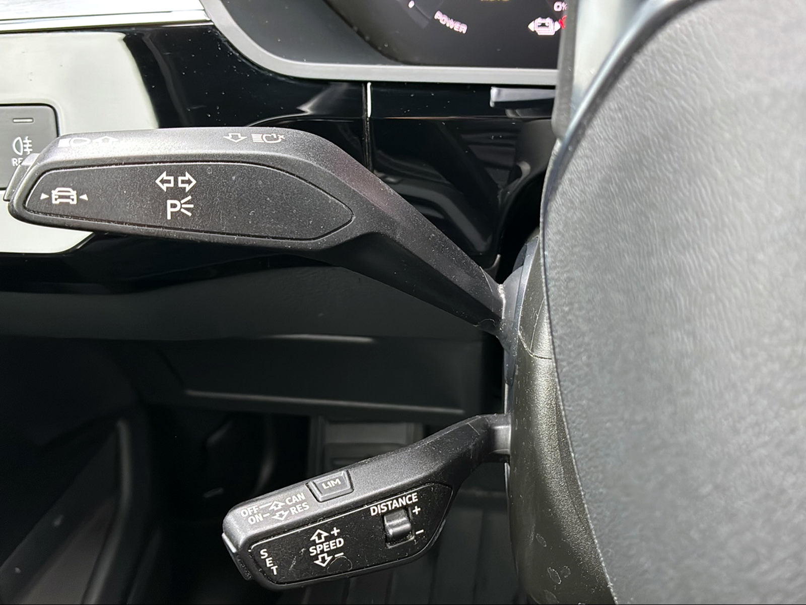 AUDI e-tron 55 Sportback S Line quattro Daytonagrau Perleffekt-image-16