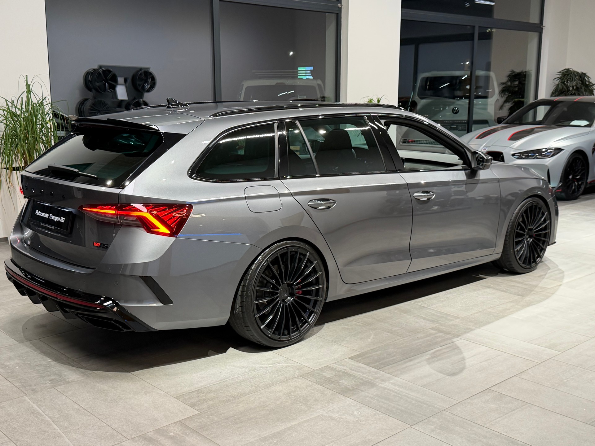SKODA Octavia Combi 2.0 TSI DSG RS-image-8