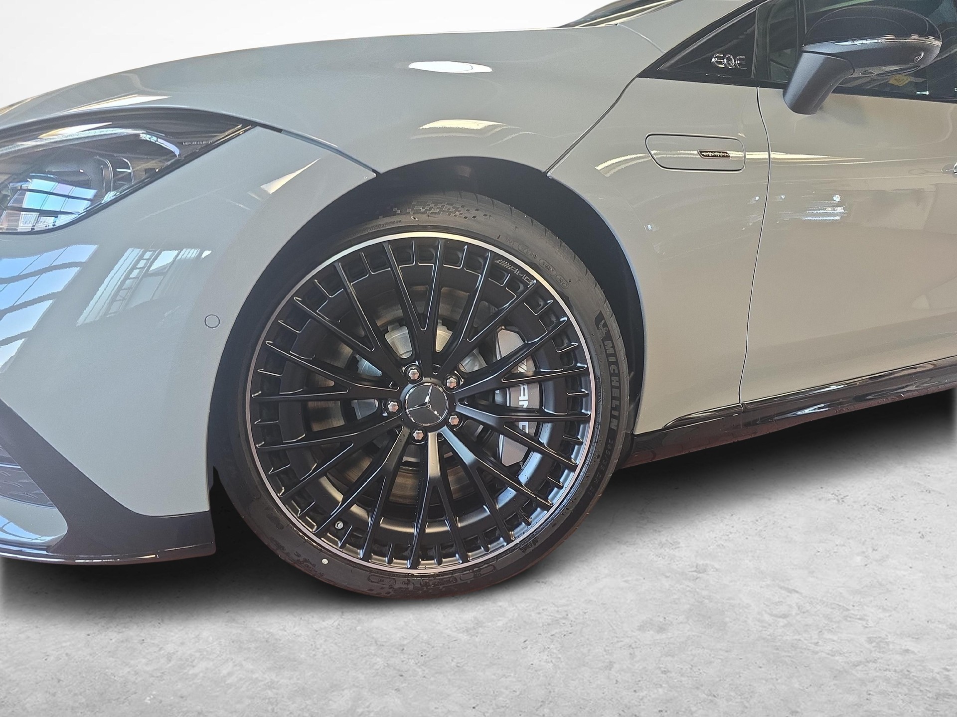 MERCEDES-BENZ AMG EQE 53 4MATIC+ Executive Edition Limousine-image-9