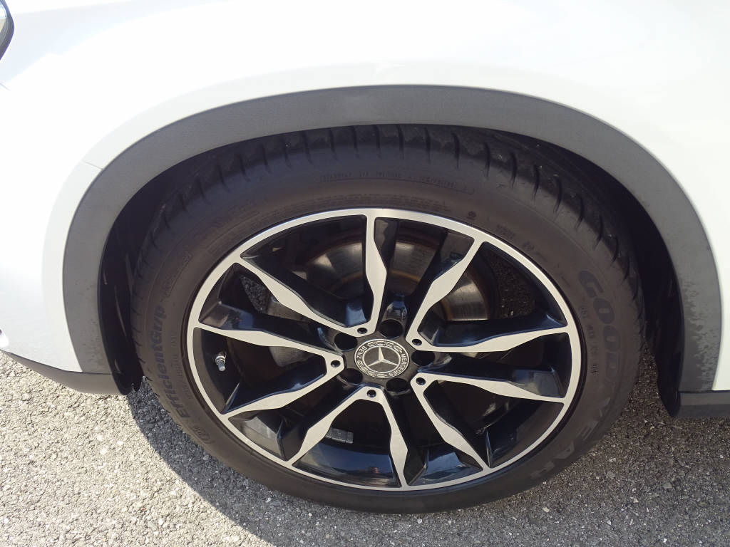 MERCEDES-BENZ Classe GLA X156 GLA 200d Swiss-showroom-element-1