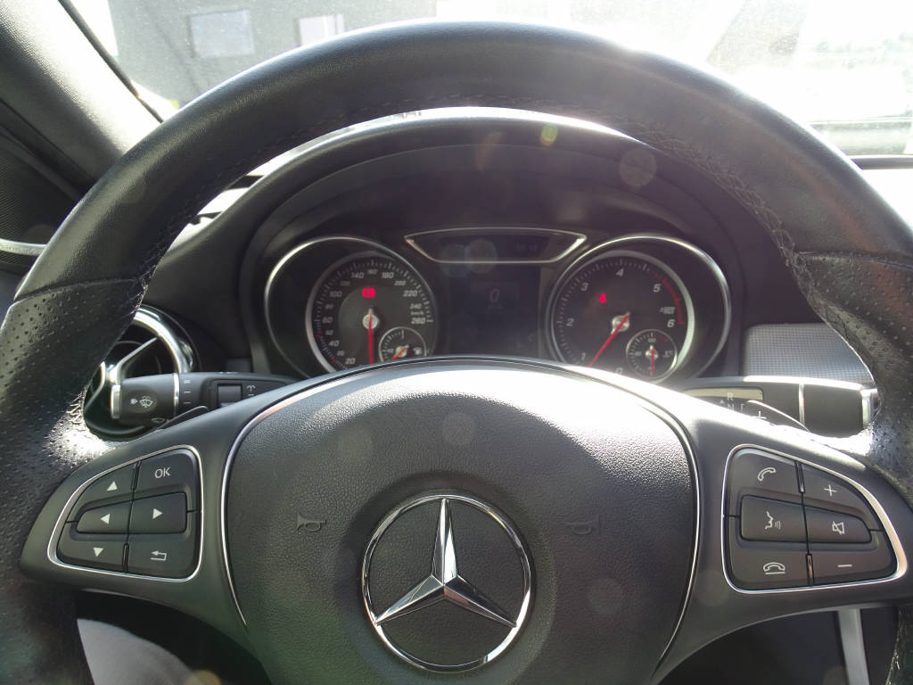 MERCEDES-BENZ Classe GLA X156 GLA 200d Swiss-image-10