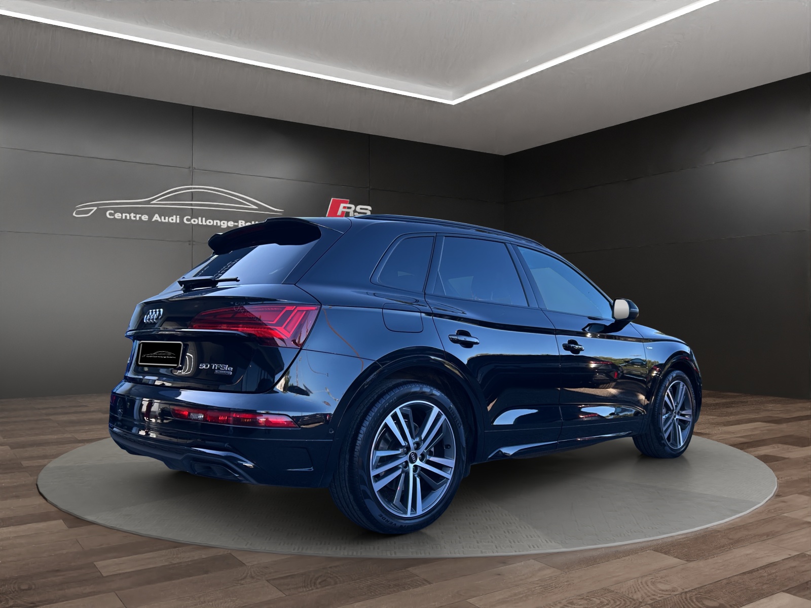 AUDI Q5 50 TFSI e PHEV S line quattro S-tronic-image-5