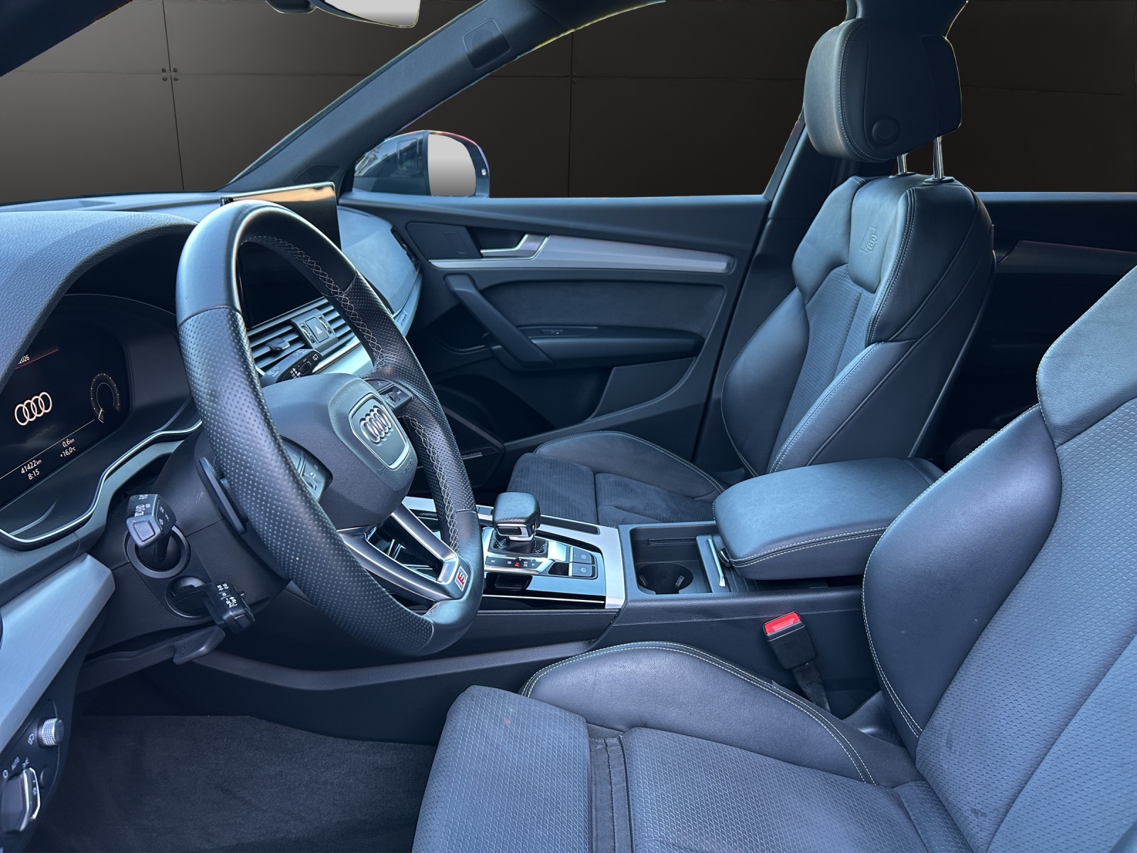 AUDI Q5 50 TFSI e PHEV S line quattro S-tronic-image-8