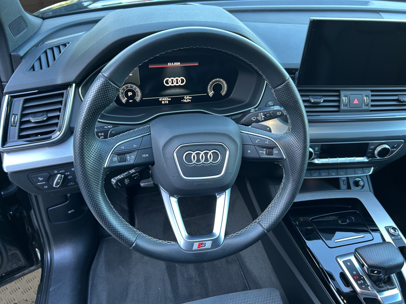 AUDI Q5 50 TFSI e PHEV S line quattro S-tronic-image-9