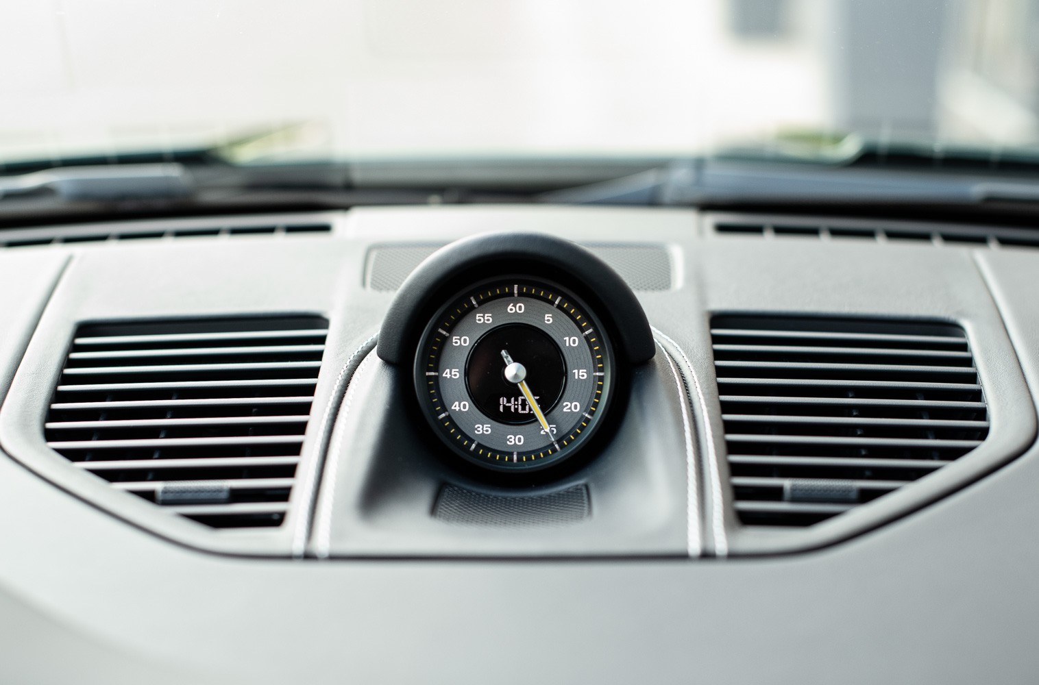 PORSCHE 911 Carrera GT3 PDK Touring-image-17