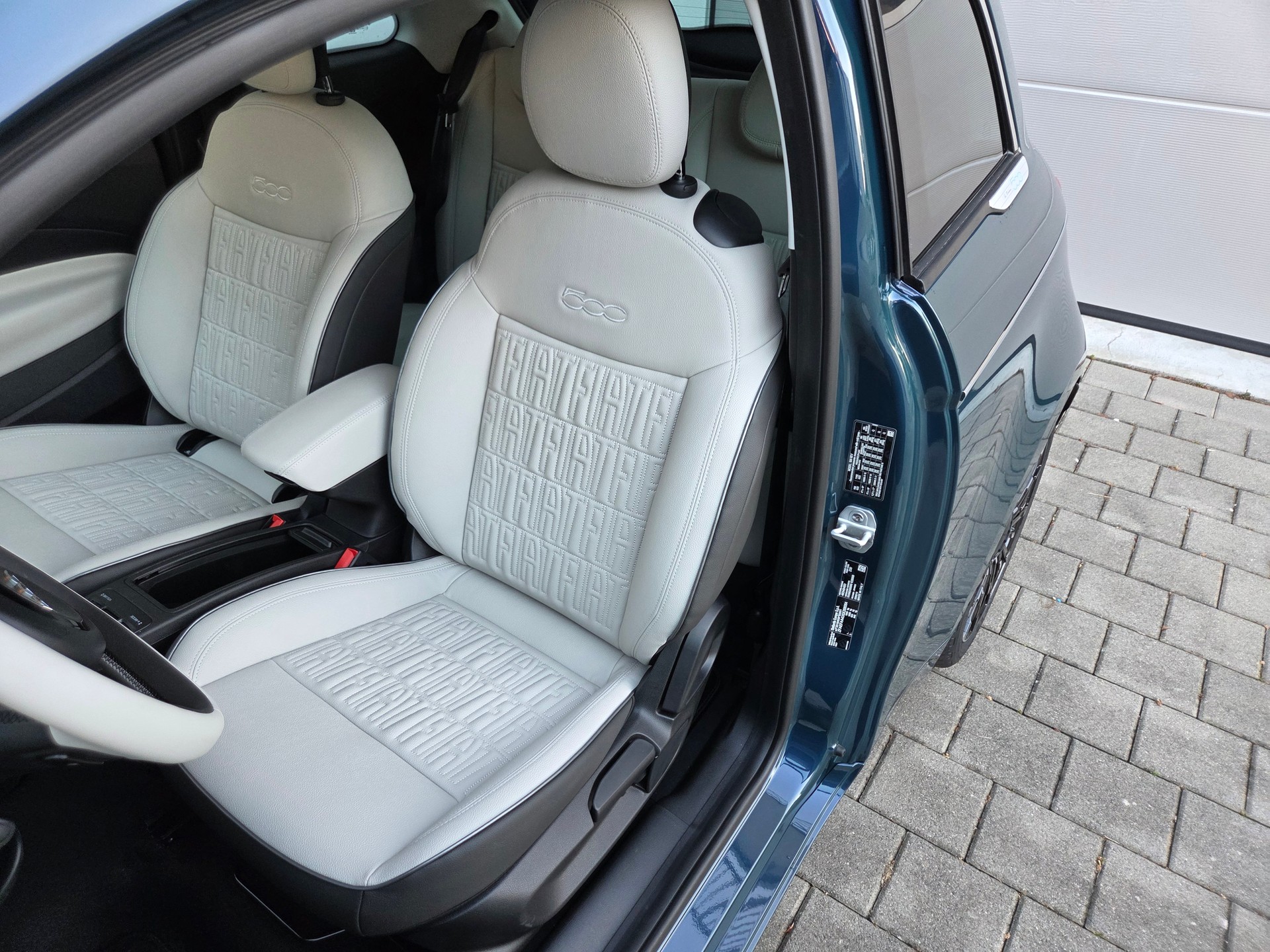 FIAT 500 electric 87 kW La Prima-image-12