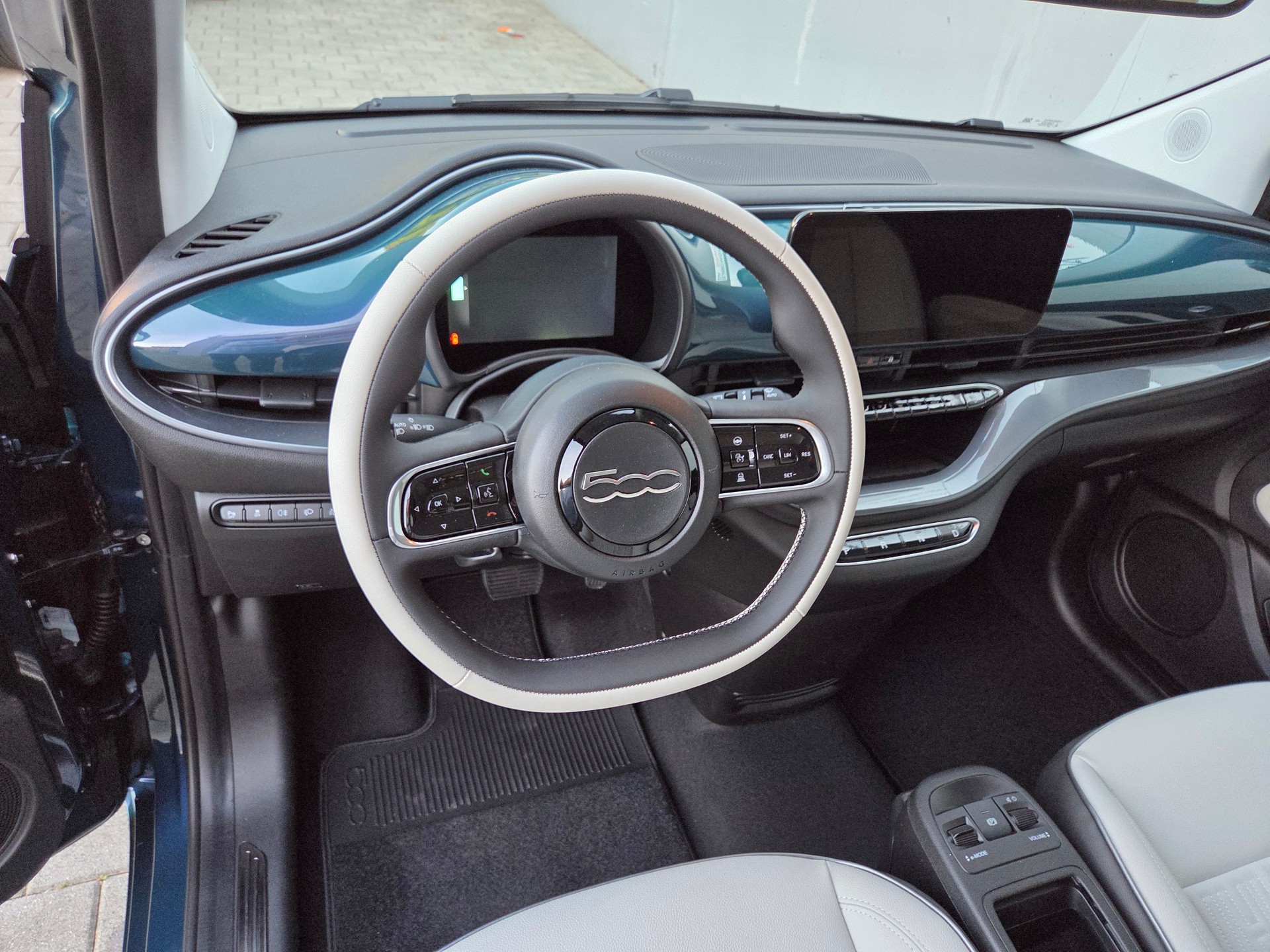 FIAT 500 electric 87 kW La Prima-image-15