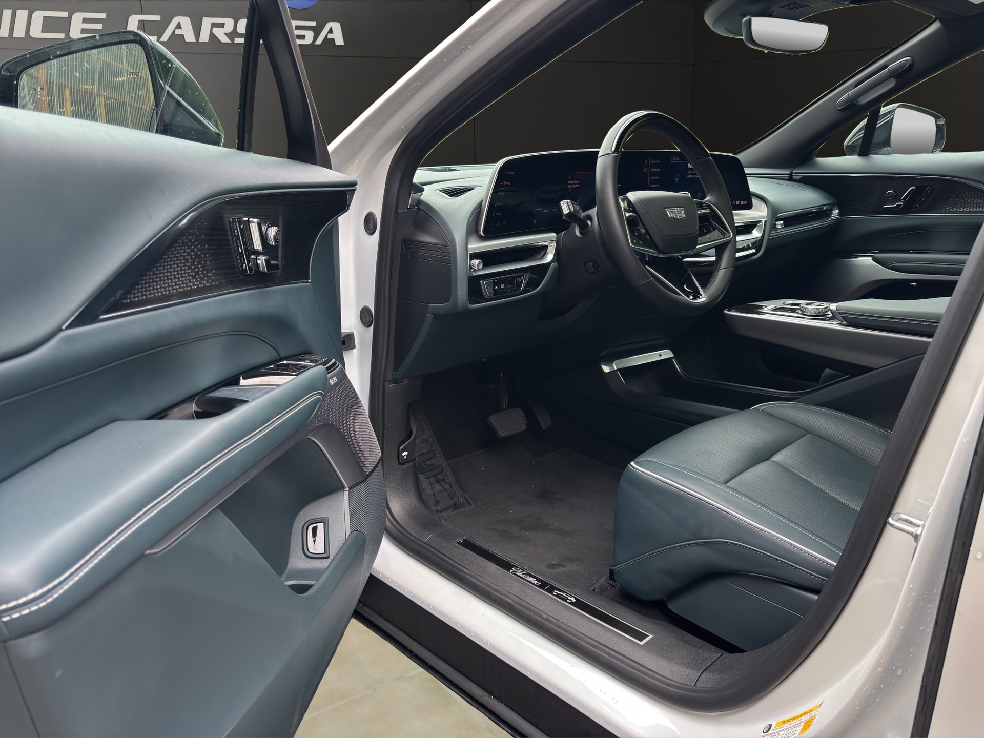 CADILLAC Lyriq Sport 102 kWh AWD-image-27