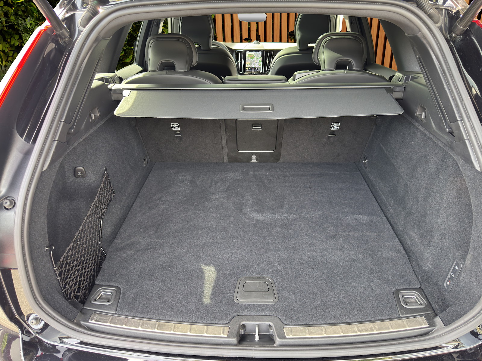 VOLVO XC60 2.0 T8 TE XCENTRIC Black Edition eAWD-image-15