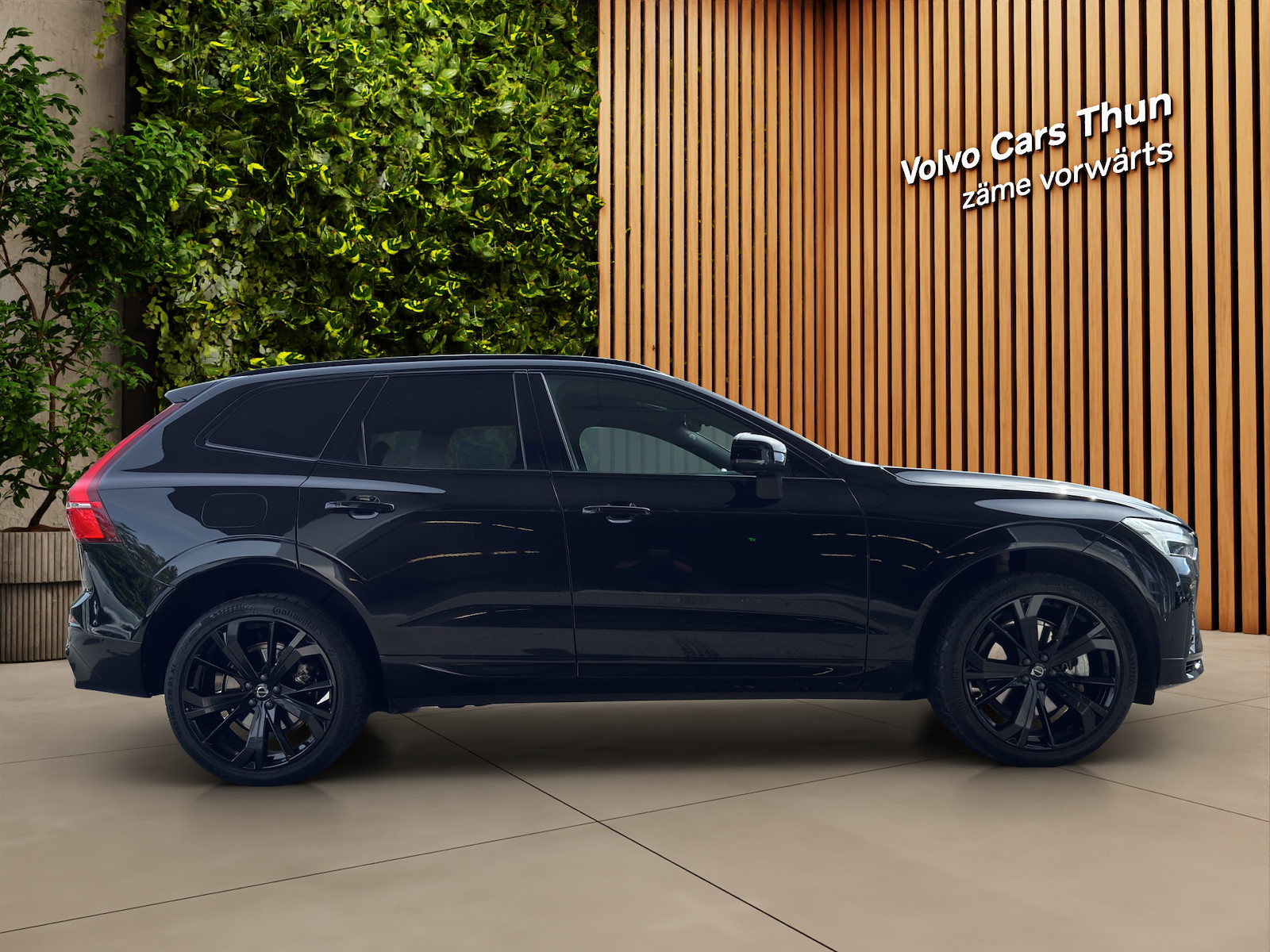 VOLVO XC60 2.0 T8 TE XCENTRIC Black Edition eAWD-showroom-element-3