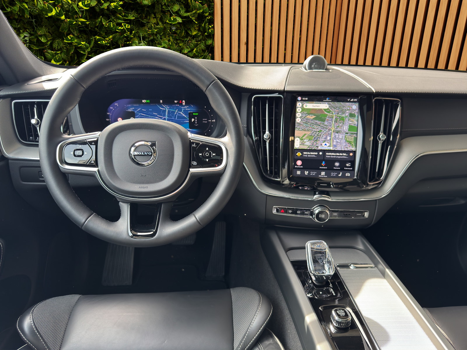 VOLVO XC60 2.0 T8 TE XCENTRIC Black Edition eAWD-image-9