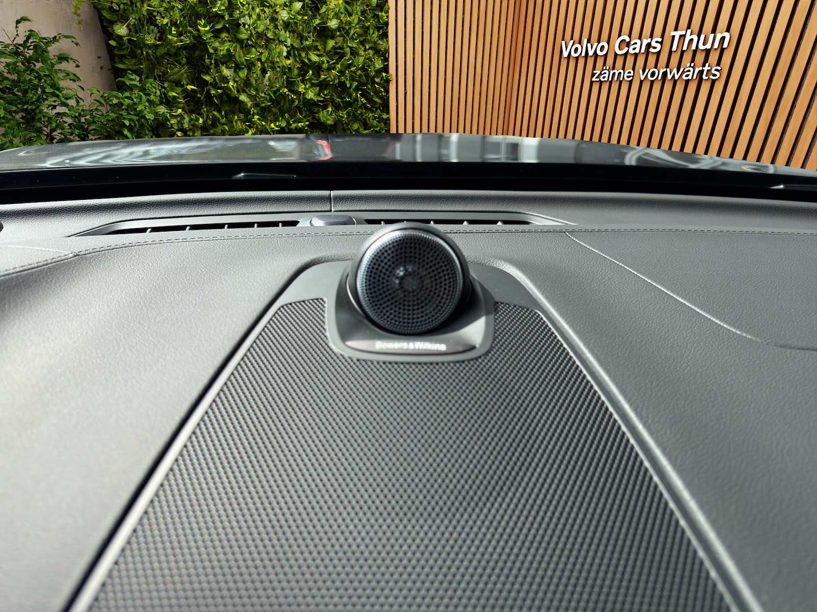 VOLVO XC60 2.0 T8 TE XCENTRIC Black Edition eAWD-image-11