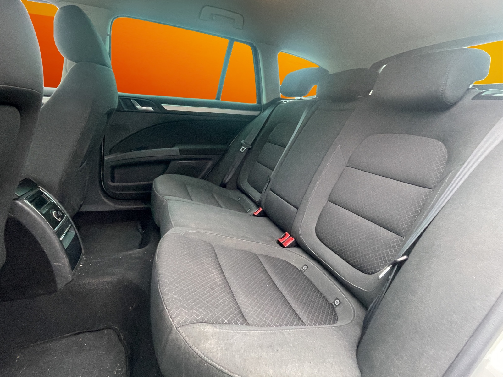 SKODA Superb Combi 1.8 TSI Ambition-image-9