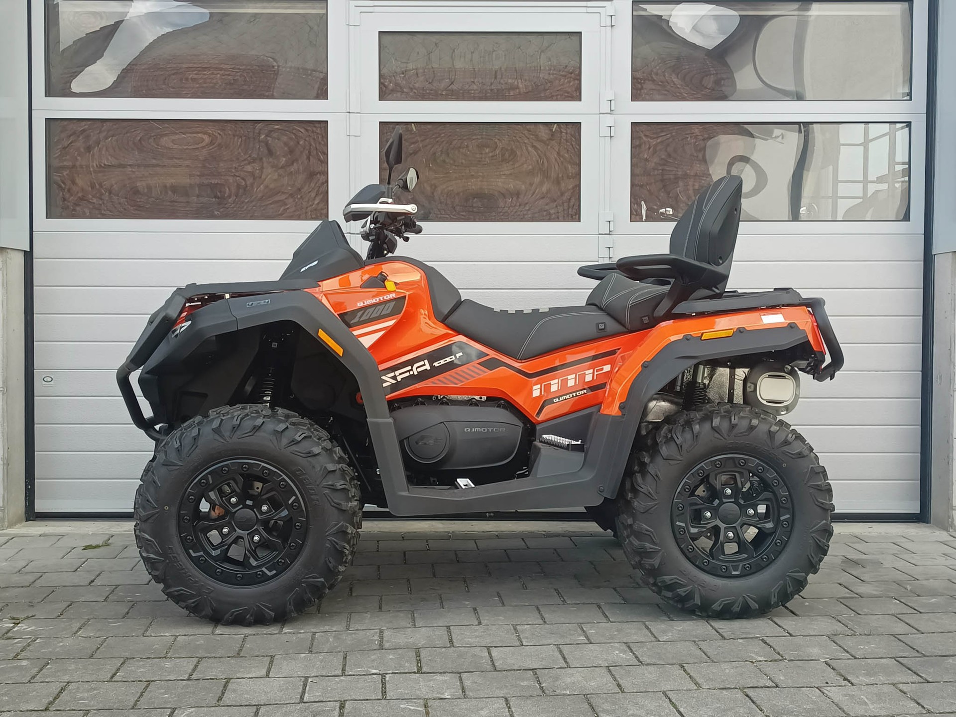 QJ SFA 1000P DLX ABS-showroom-element-1