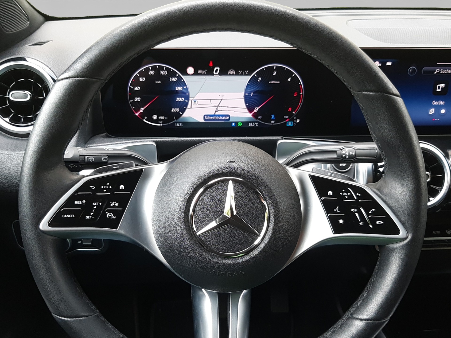 MERCEDES-BENZ GLB 220 d 4matic-image-10