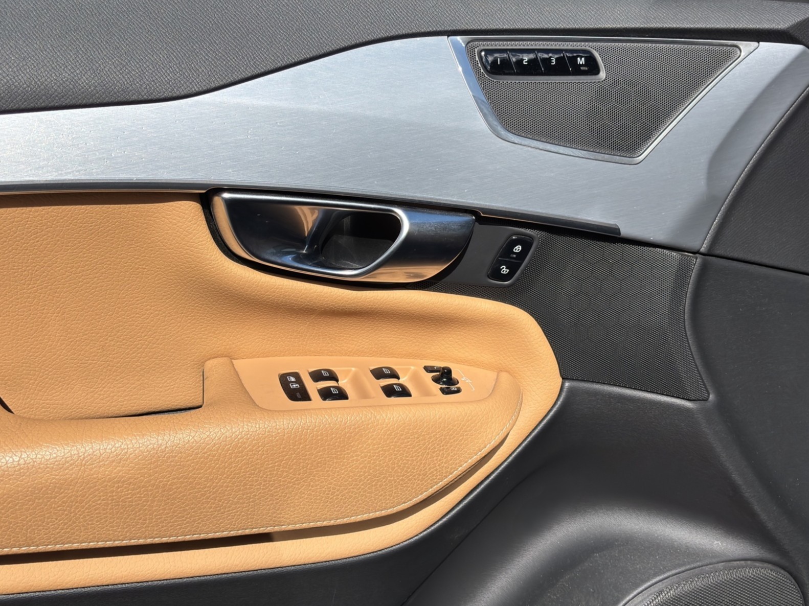 VOLVO XC90 2.0 T6 Momentum 7P. AWD-image-18